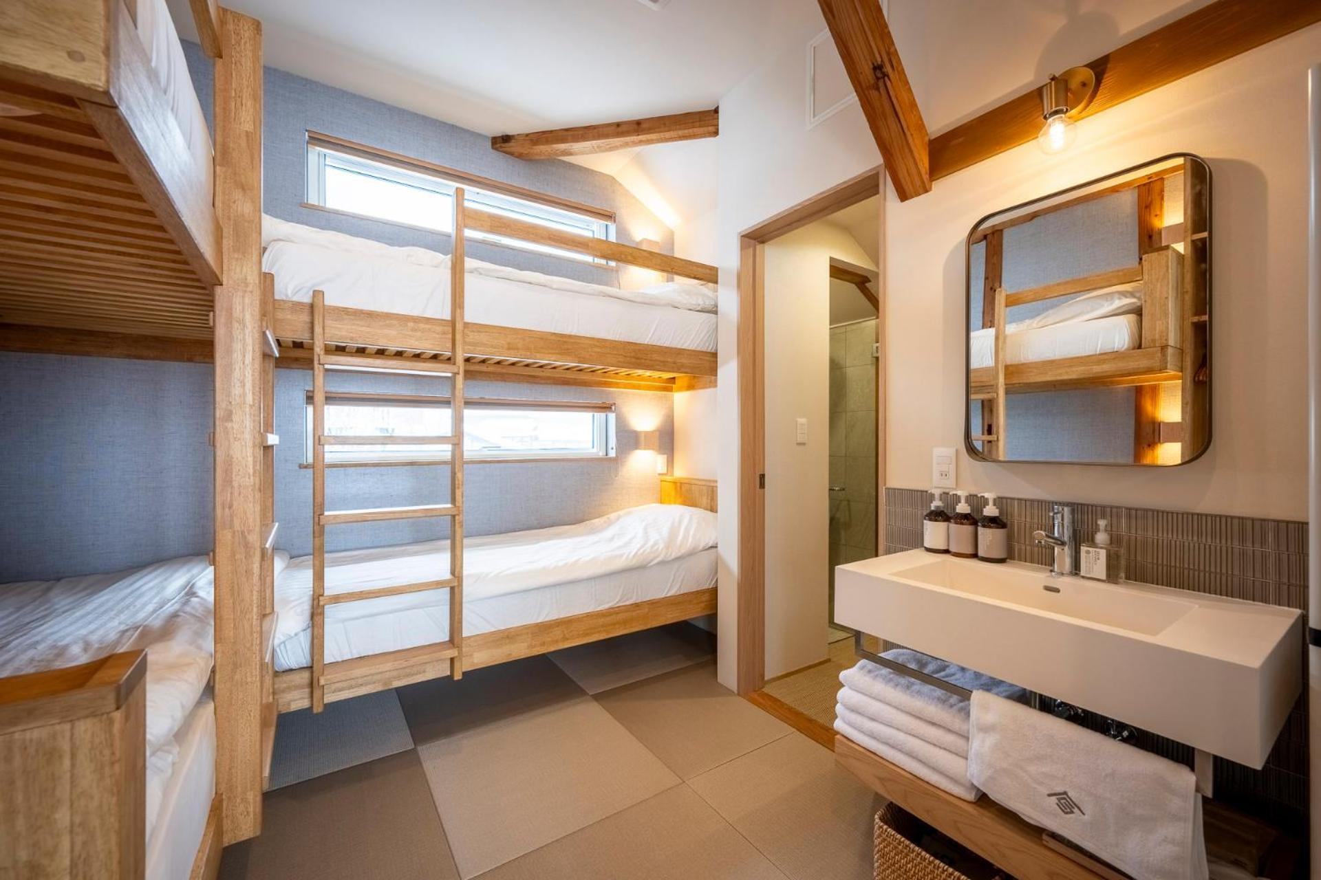 Three-Bedroom Premium Apartment - Photo 3