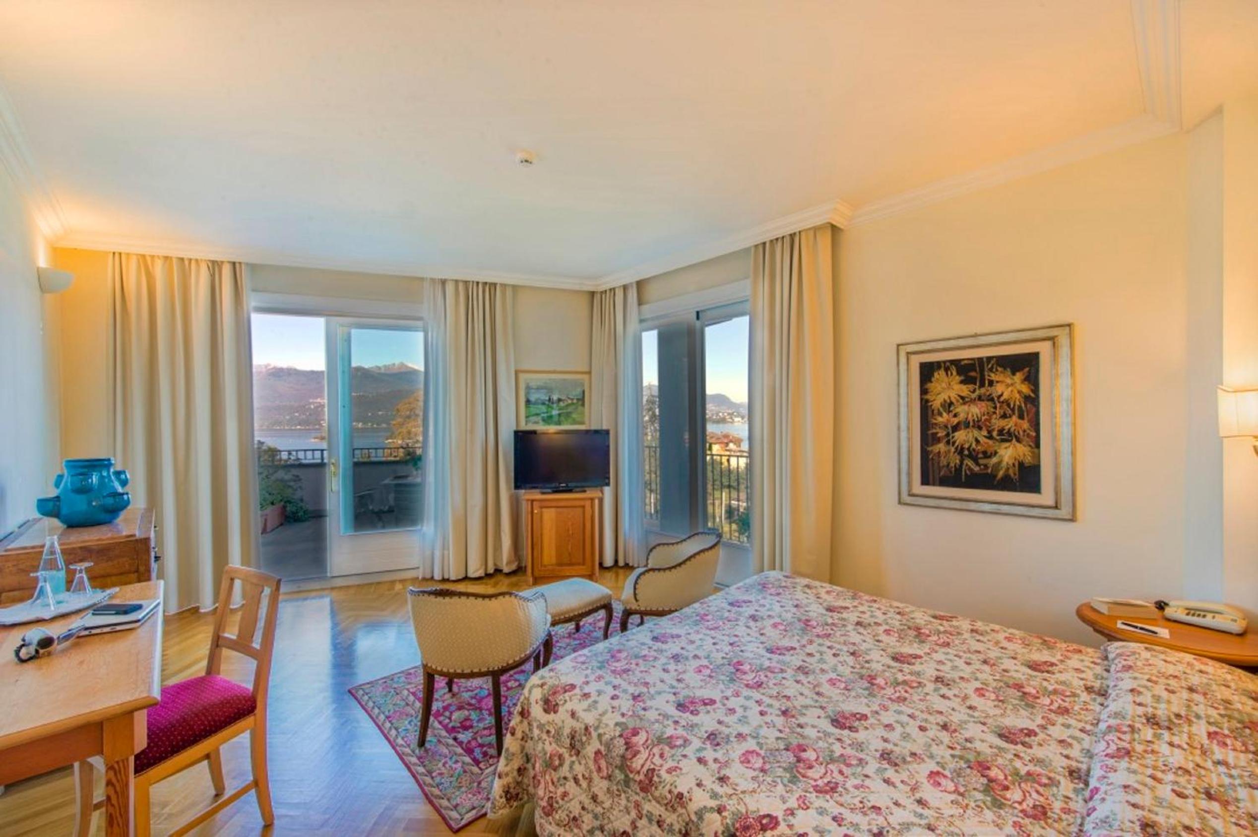 Deluxe Double or Twin Room with Lake View - Photo 6