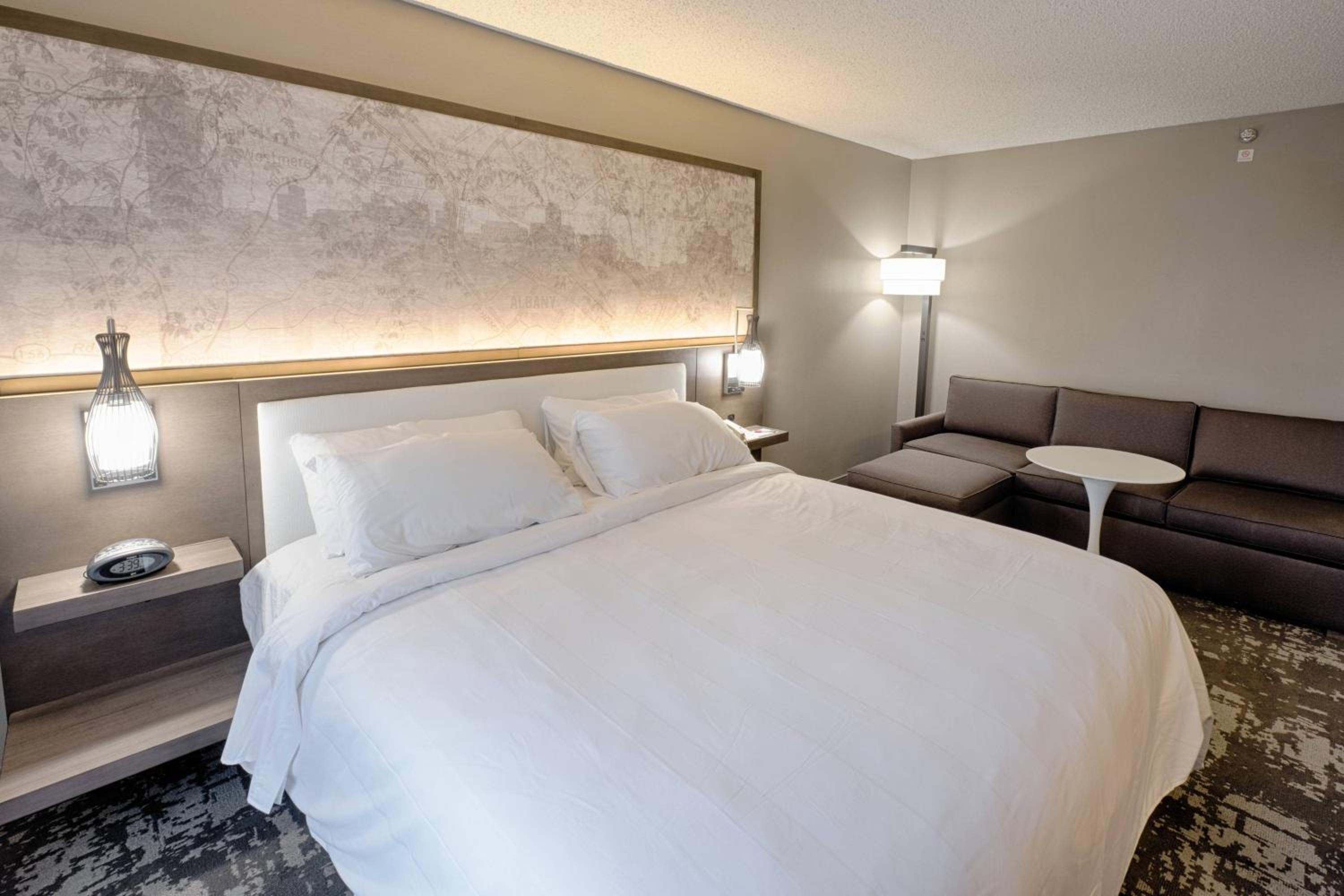 King Room with Sofa Bed and Adapted Tub - Mobility and Hearing Accessible - Photo 4