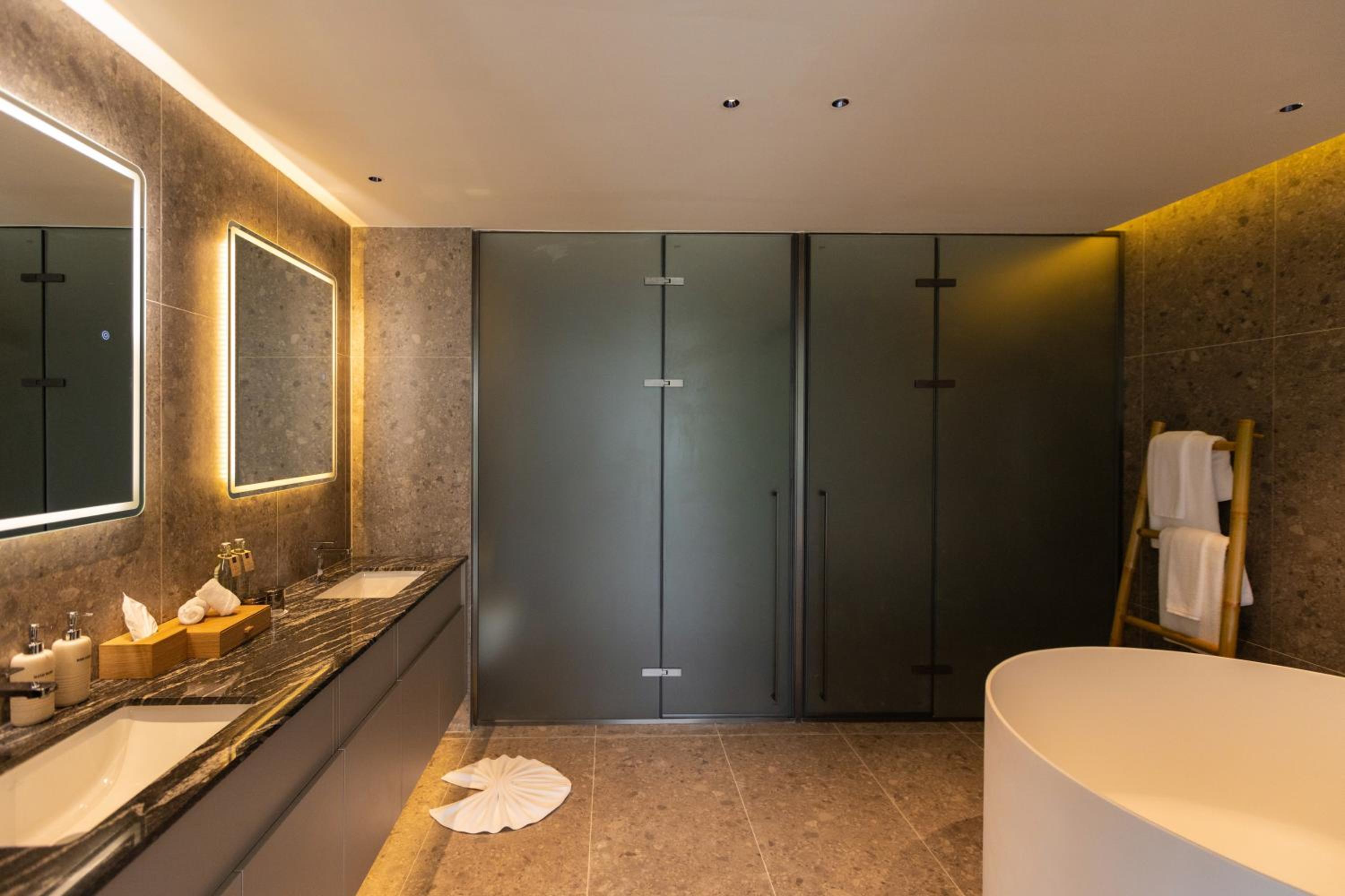 King Suite with Sea View
