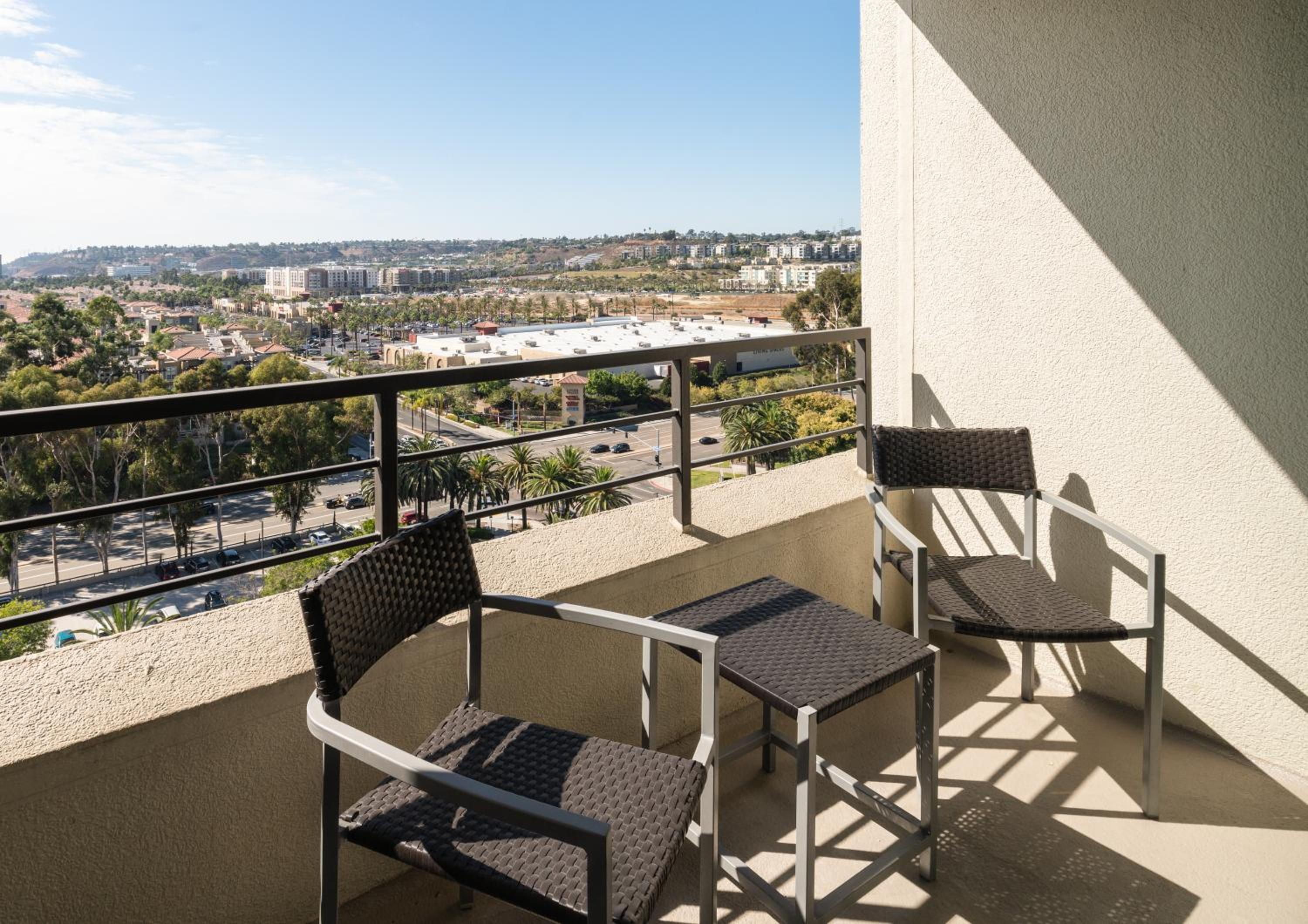 Executive Queen Room with Two Queen Beds and City View - High Floor photo 3