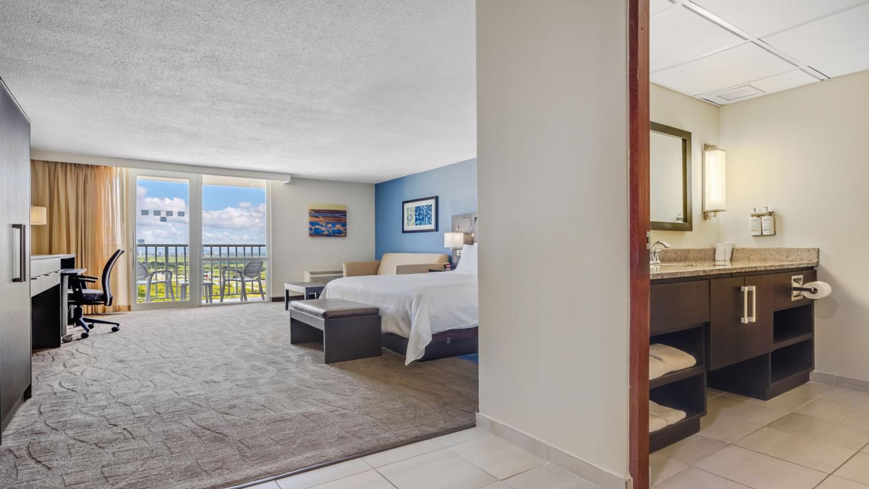 King Suite with Sofa Bed and City View - Photo 3