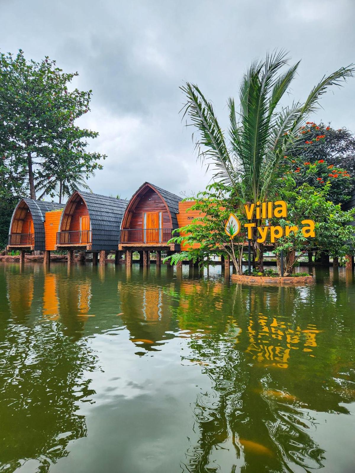 Double Room with Lake View (Exclude Resort Fee & Parking Fee)