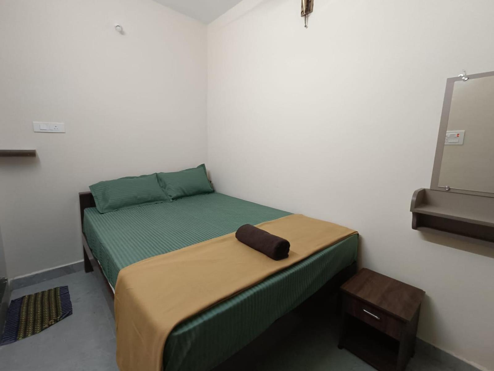 Standard Double Room - Photo 5