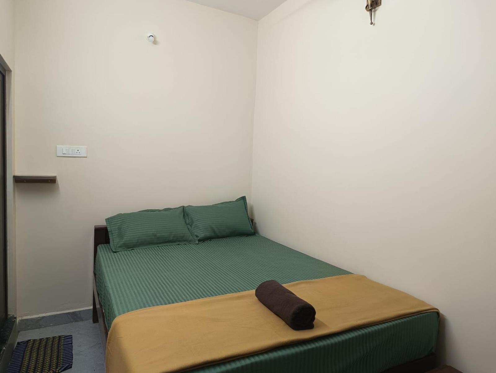 Standard Double Room - Photo 6