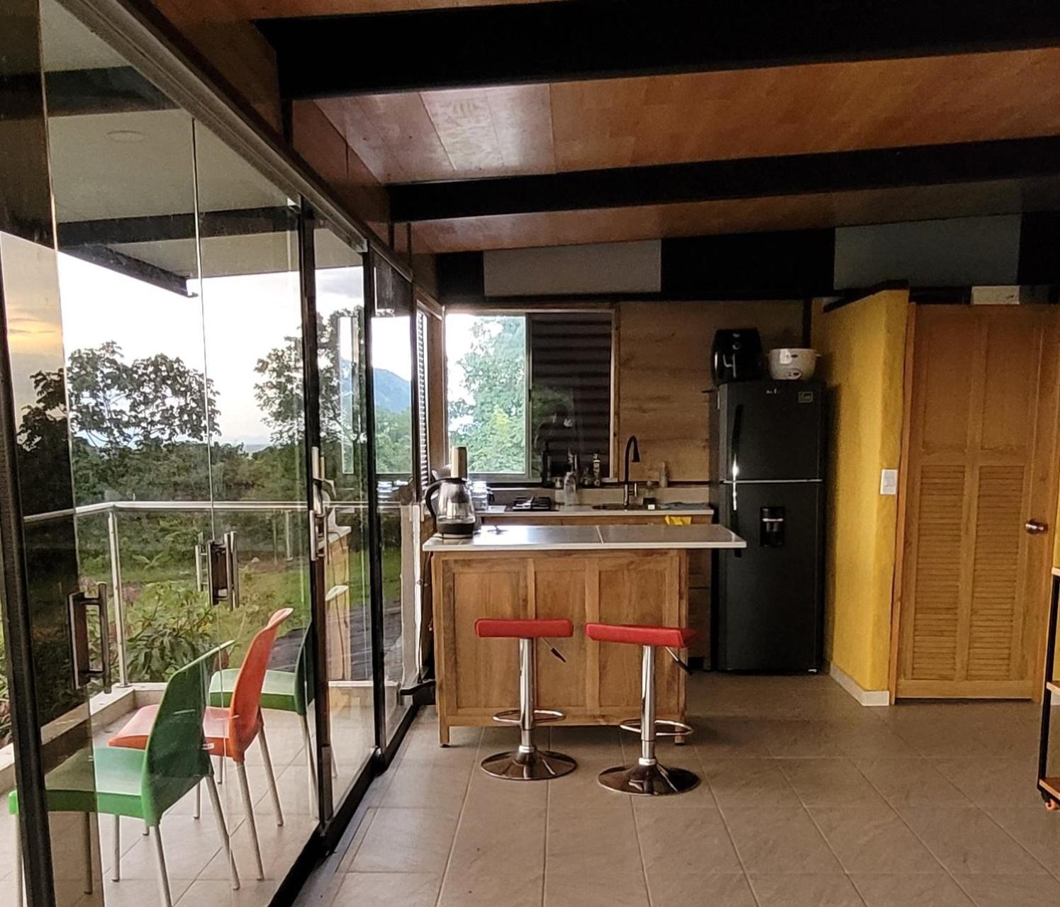 One-Bedroom Apartment with Balcony and Mountain View   photo 2
