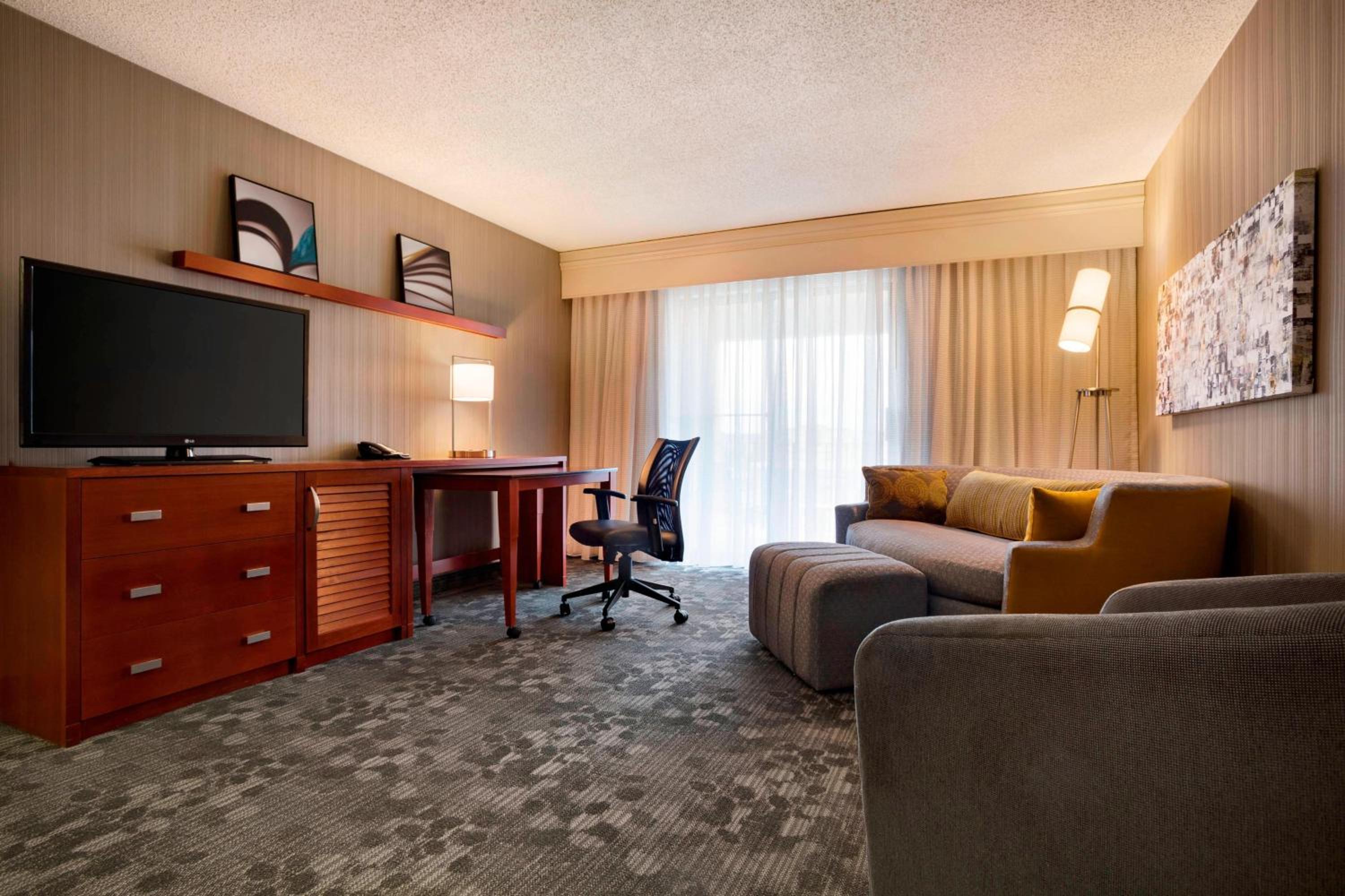 One-Bedroom King Suite with Sofa Bed - Photo 2