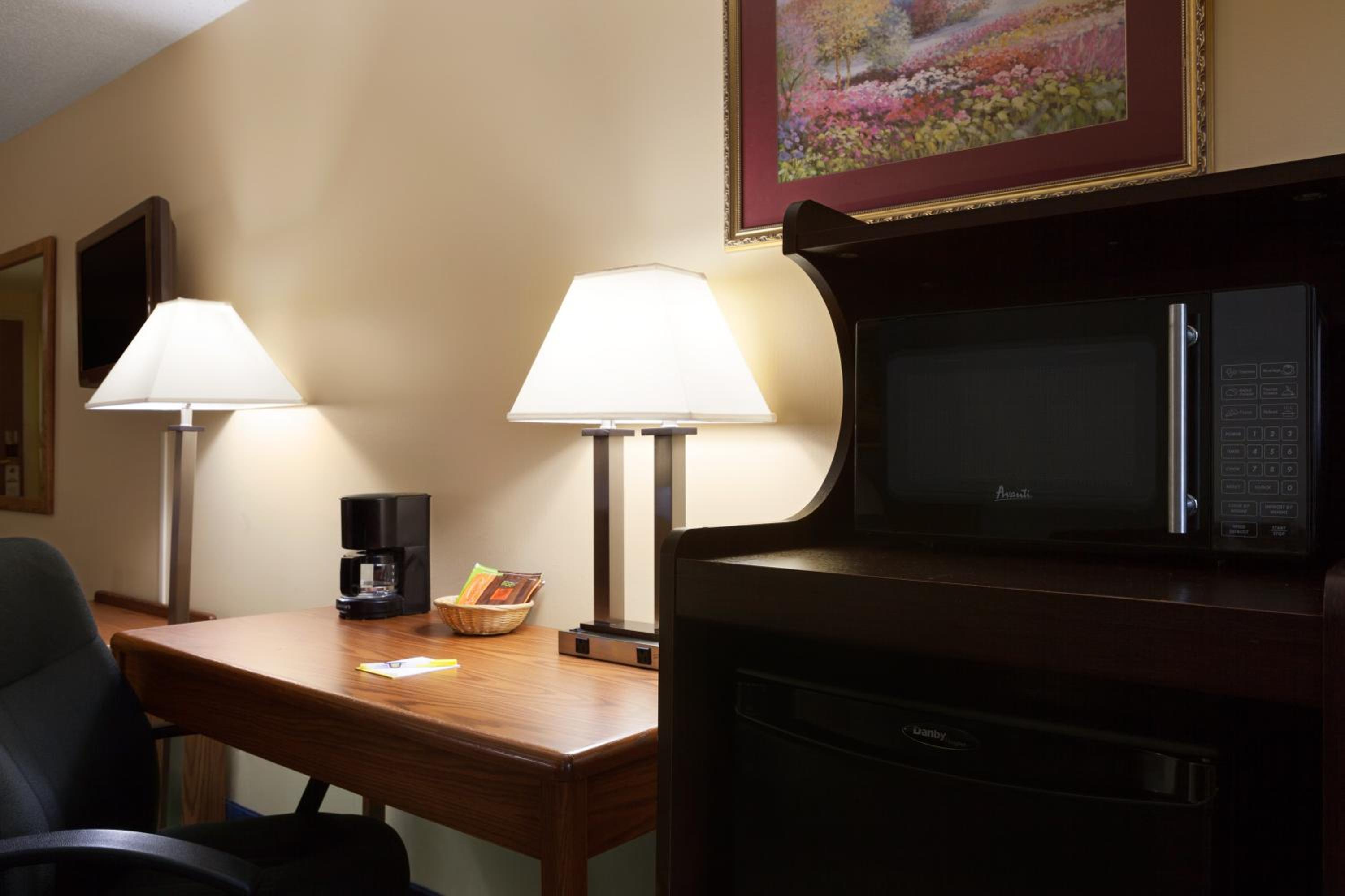 King Room - Non-Smoking - Photo 3