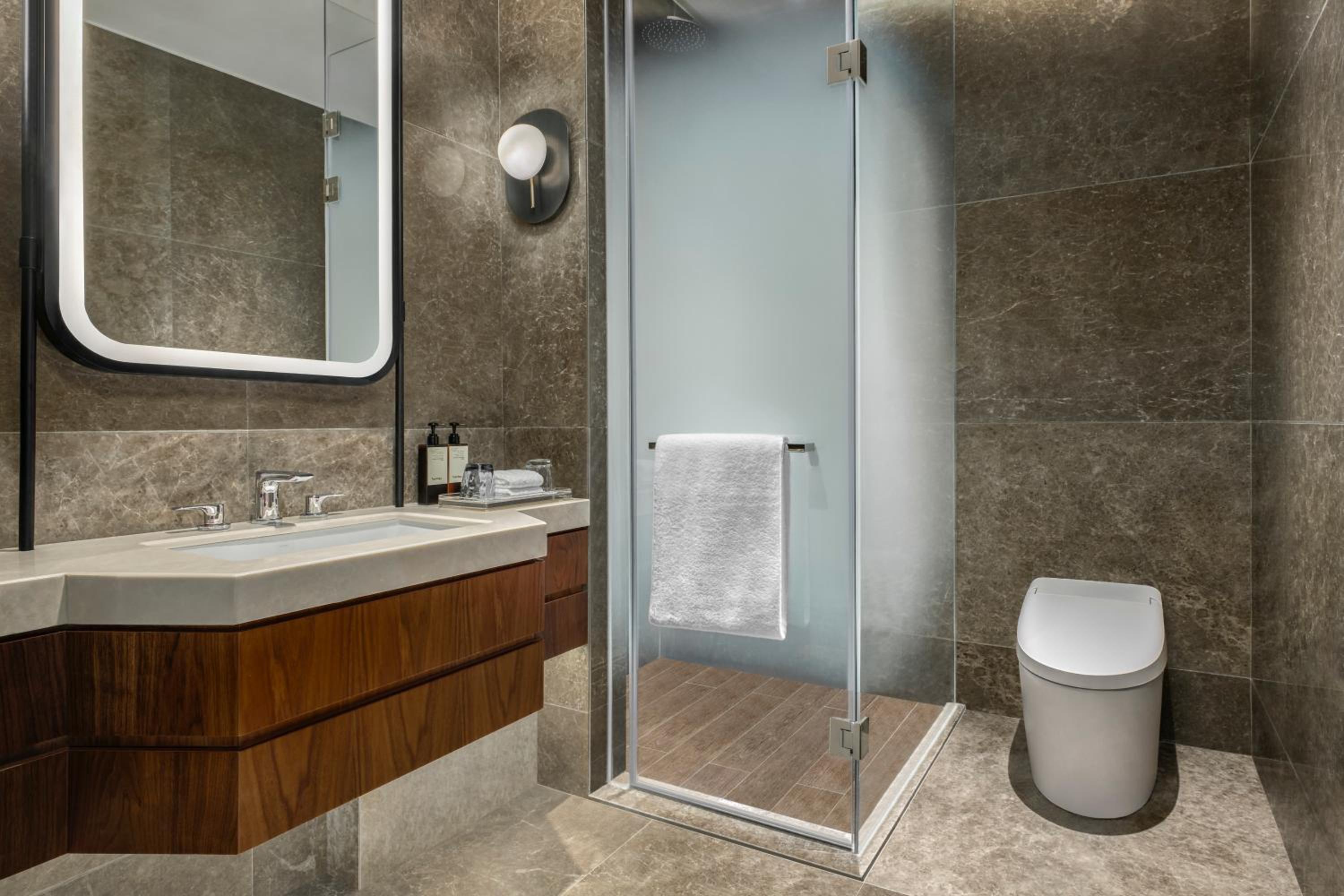 Double Room with Mobility Accessible Roll In Shower