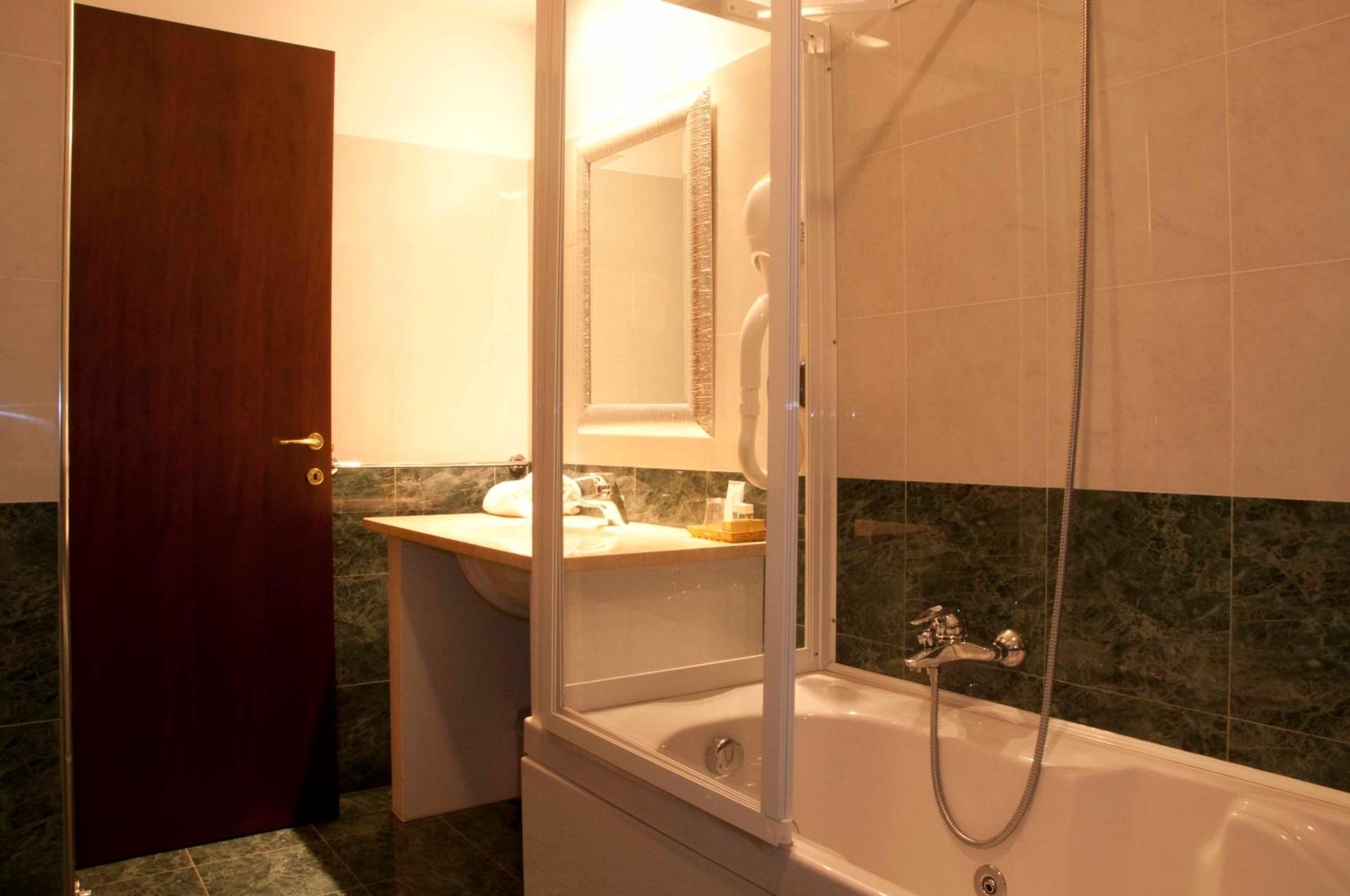 Double or Twin Room photo 3
