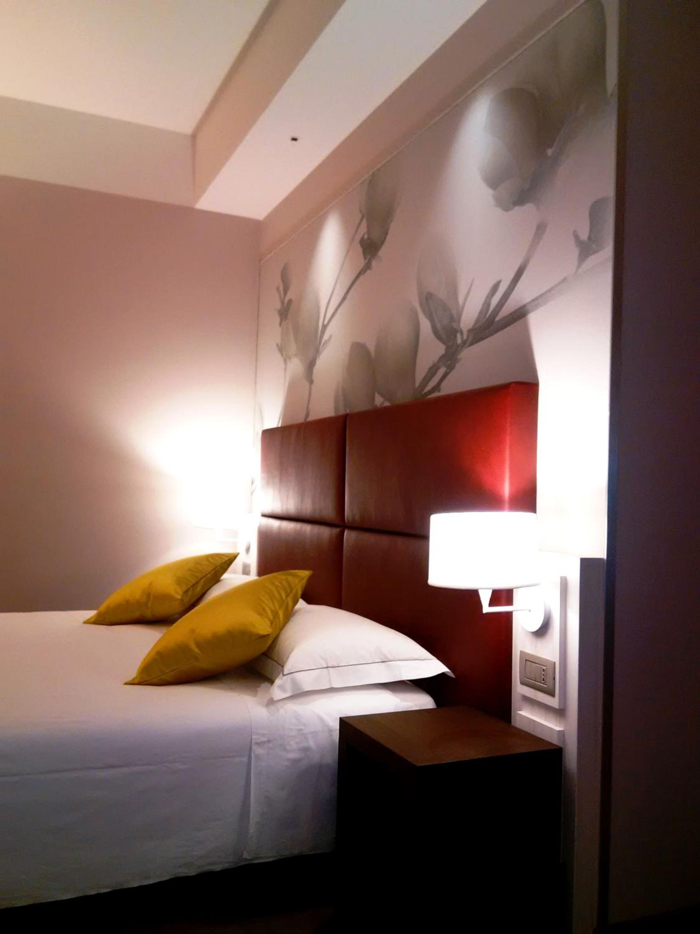 Superior Double or Twin Room - Photo 10
