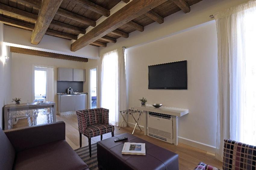 Suite (4 Adults) photo 2