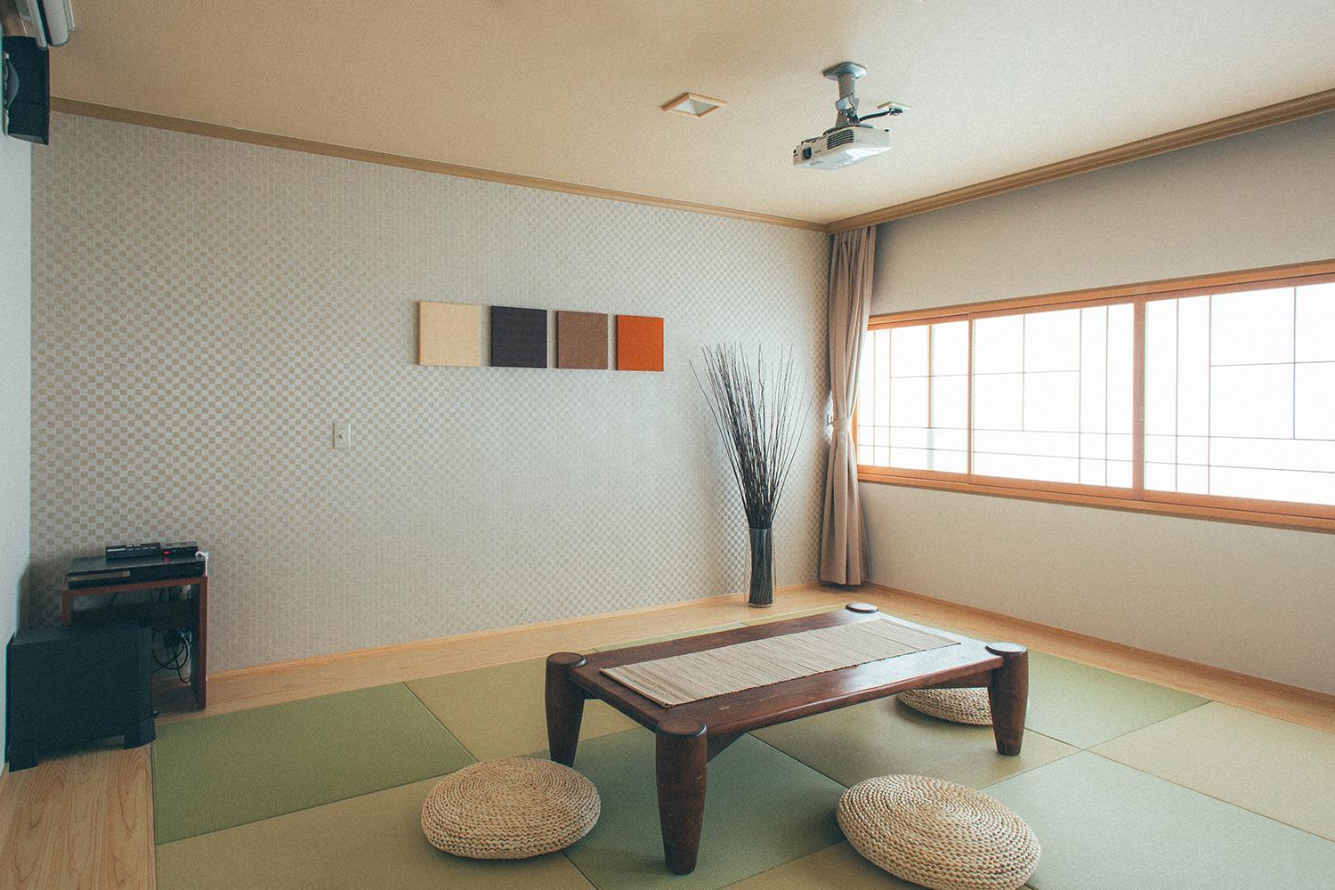Suite with Theater Room - Non-Smoking