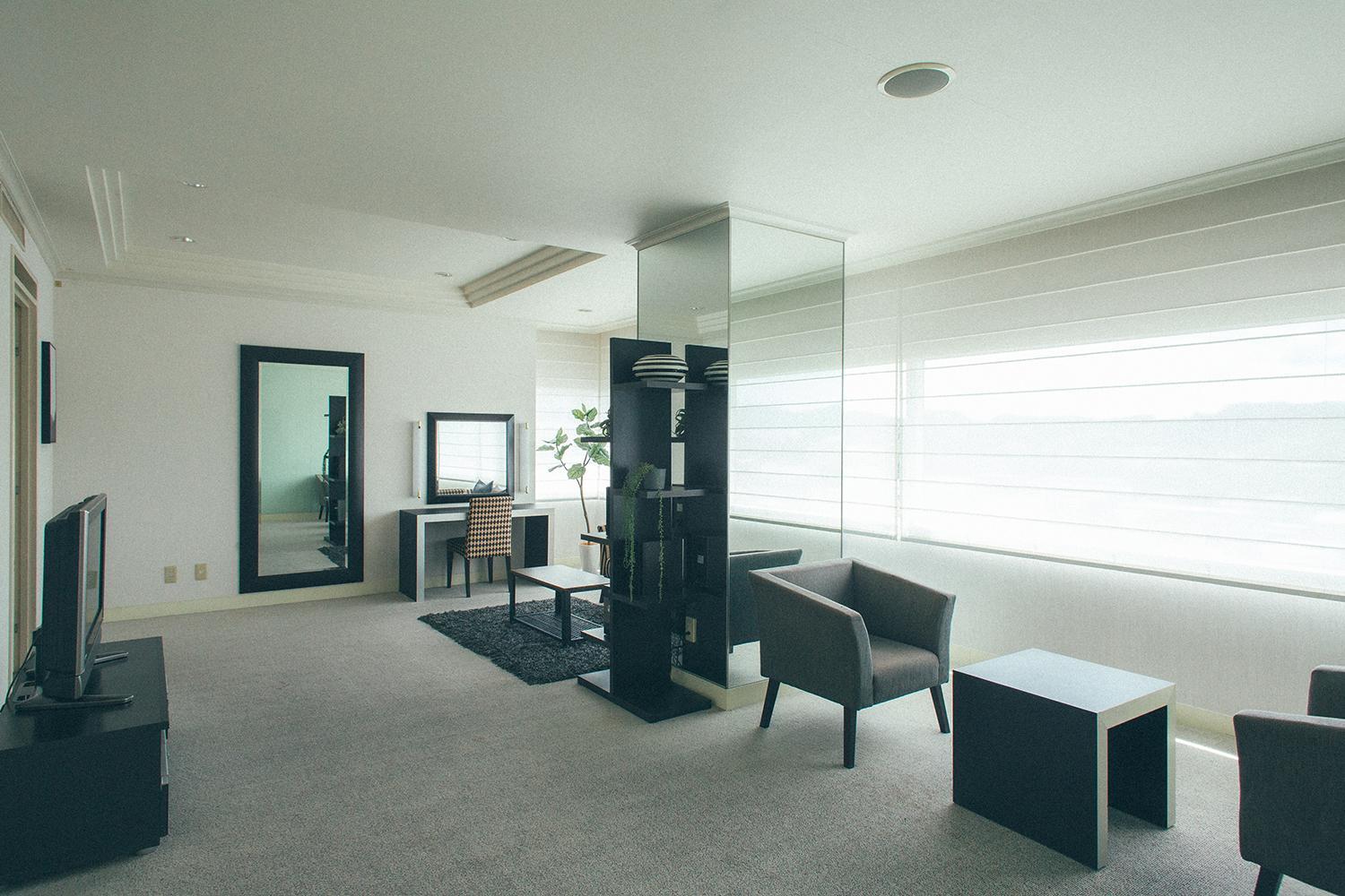 Suite - Photo 1