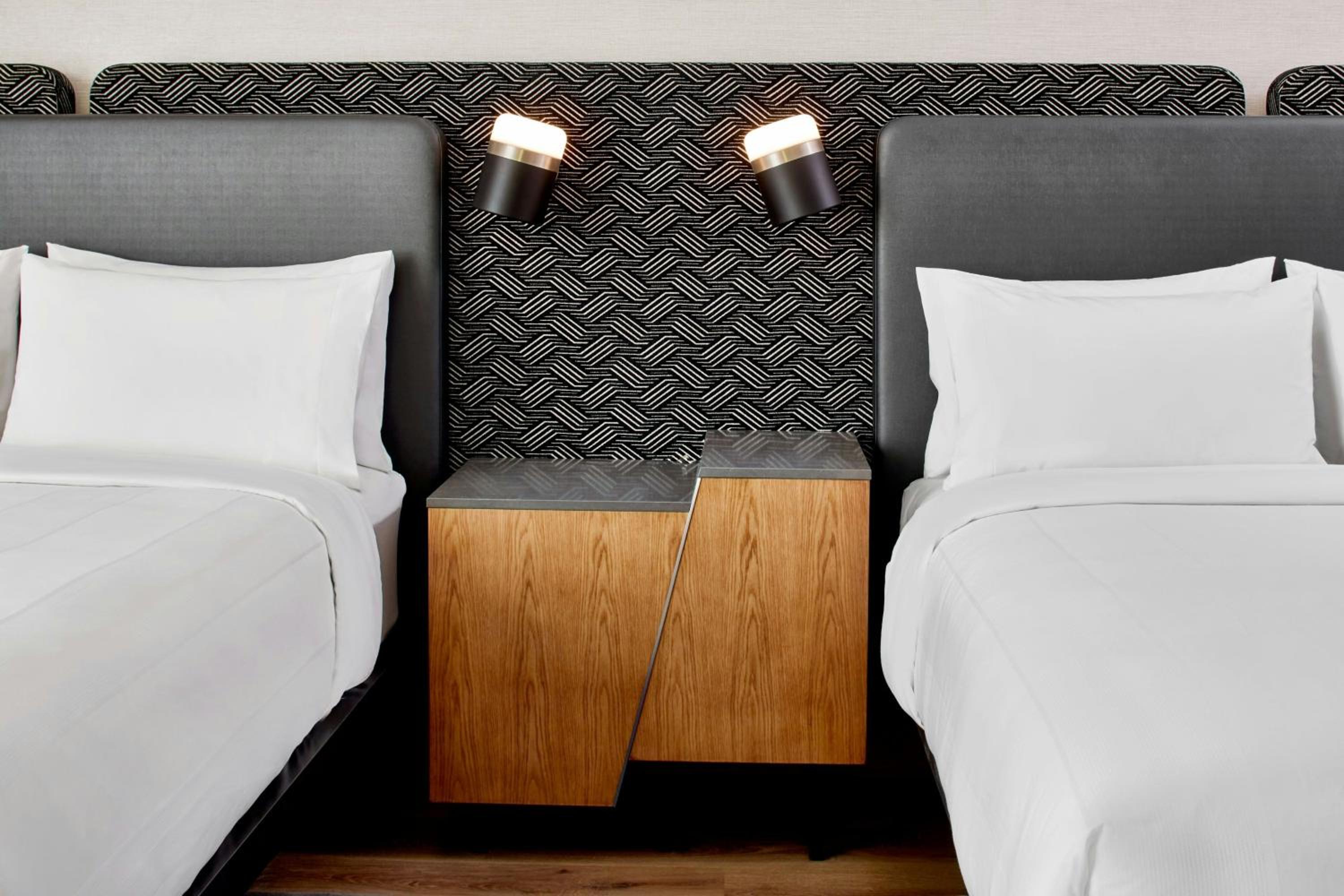 Queen Room with Two Queen Beds - Photo 2