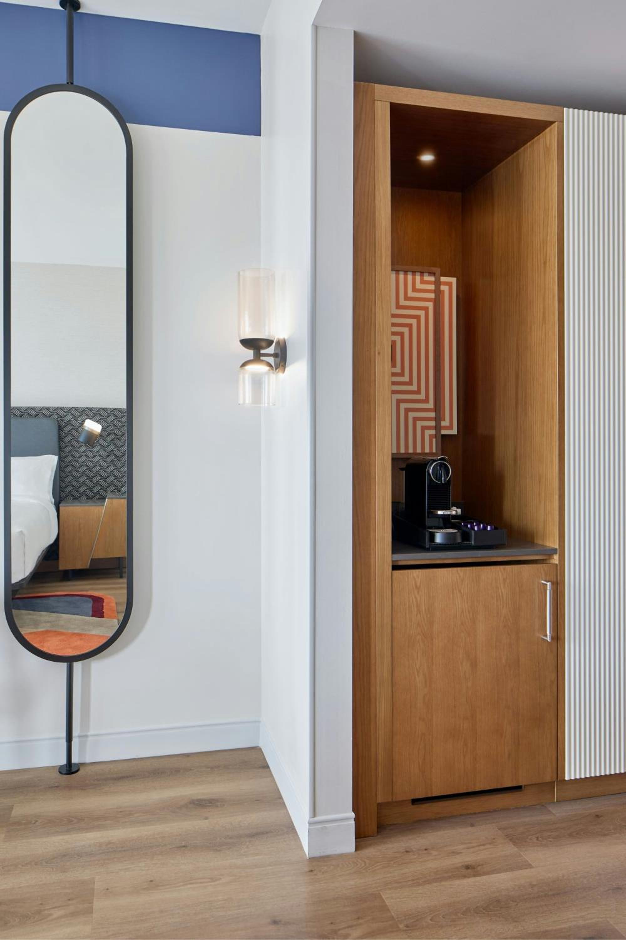 Corner King Room - Photo 6