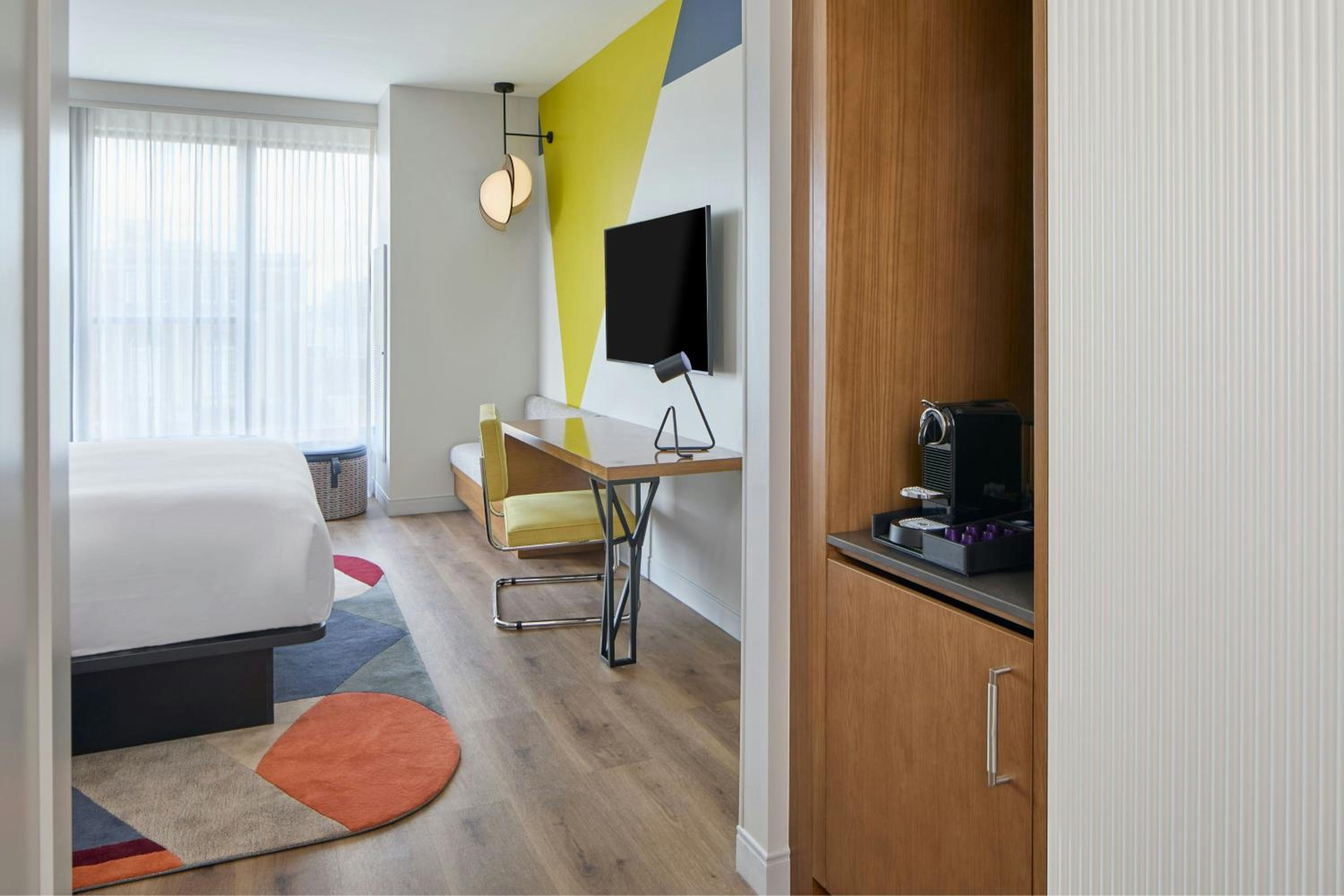 Corner King Room - Photo 1