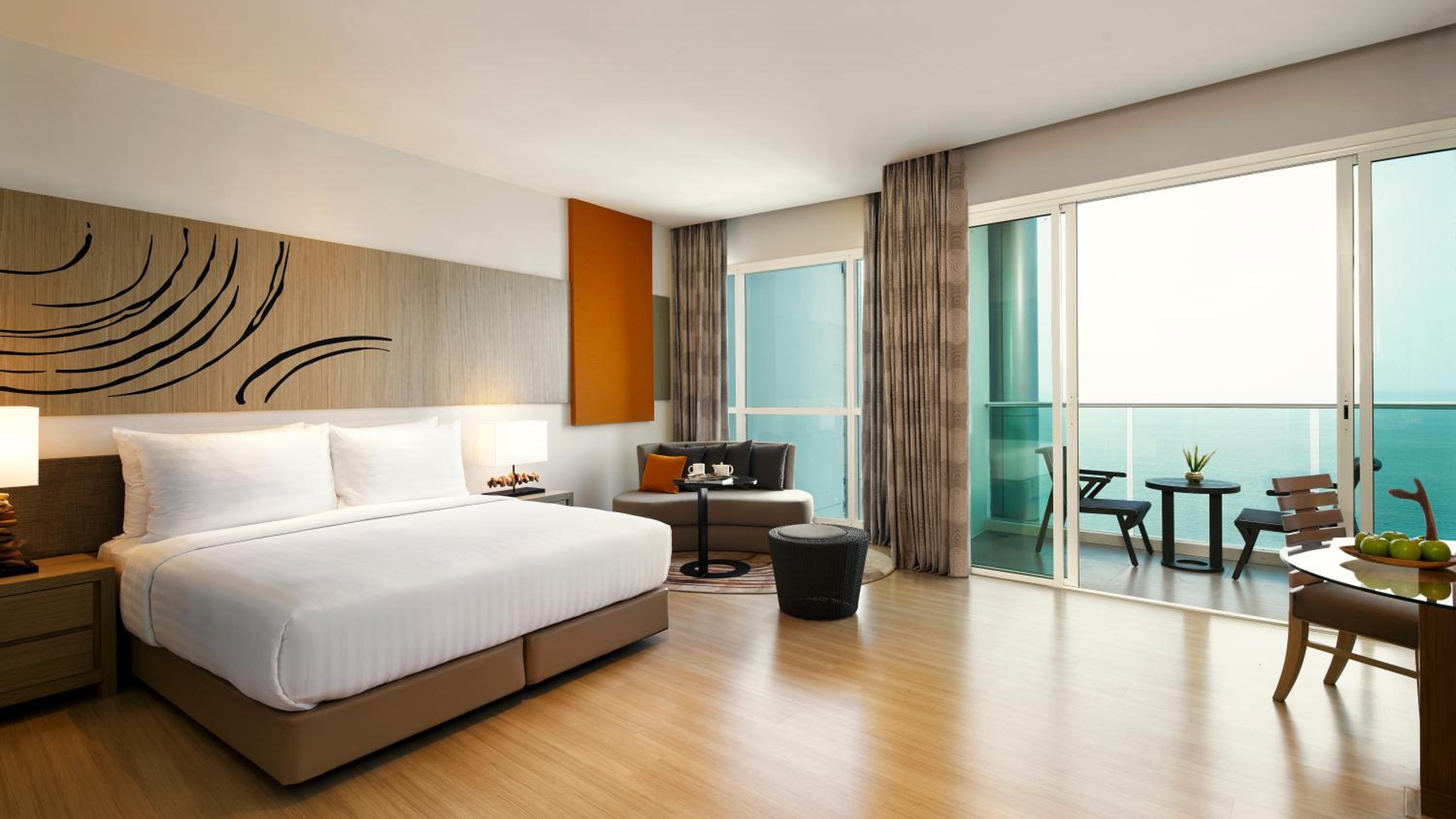 Junior King Suite with Sea View - Photo 6