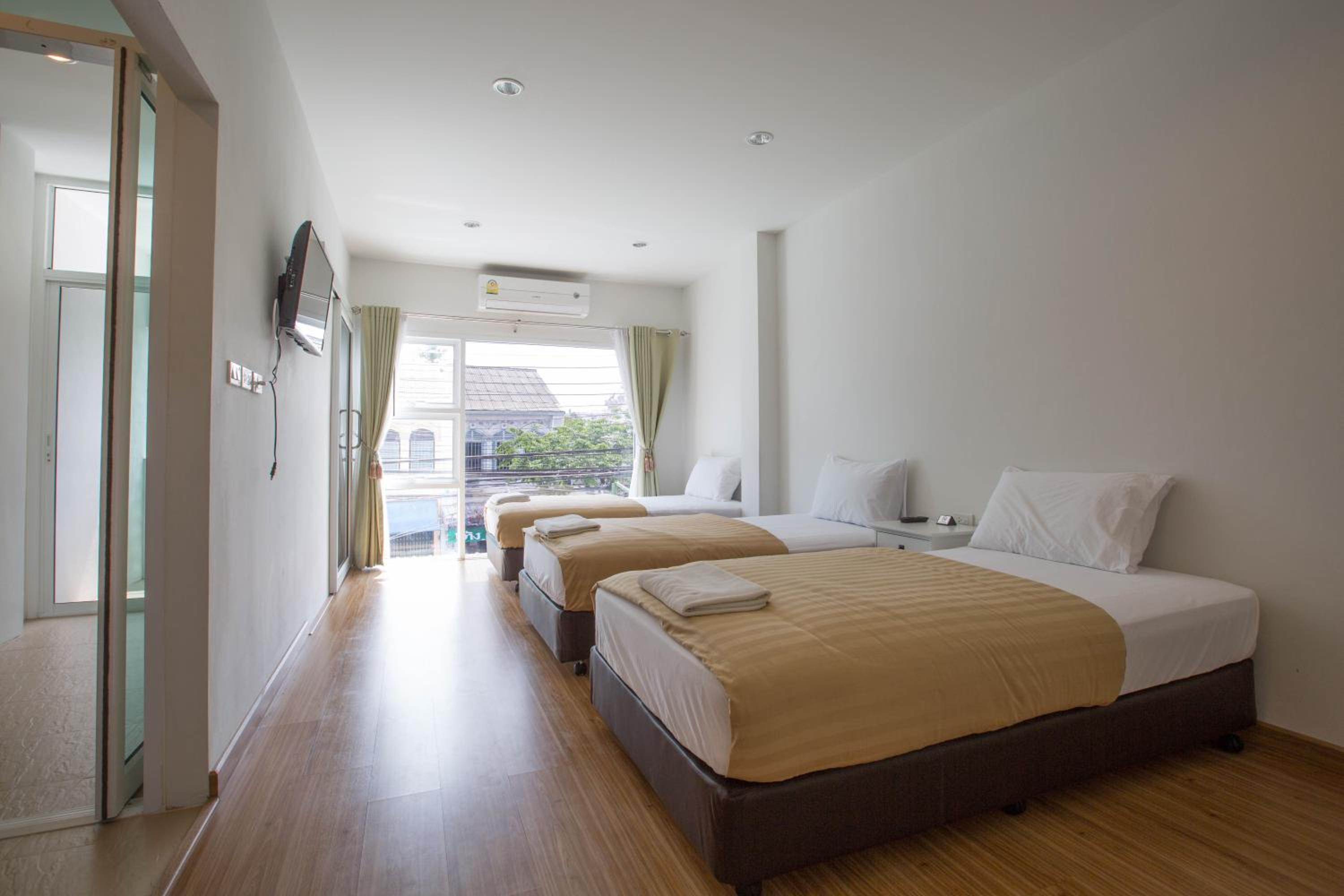 Apartment with Balcony photo 1