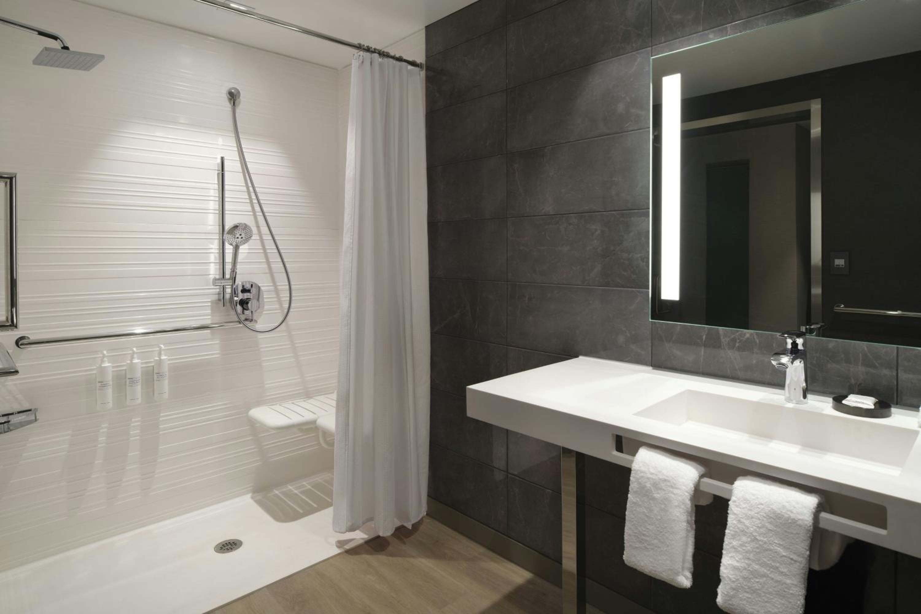 Studio, 2 Queen (Mobility Accessible w/Roll-in Shower)