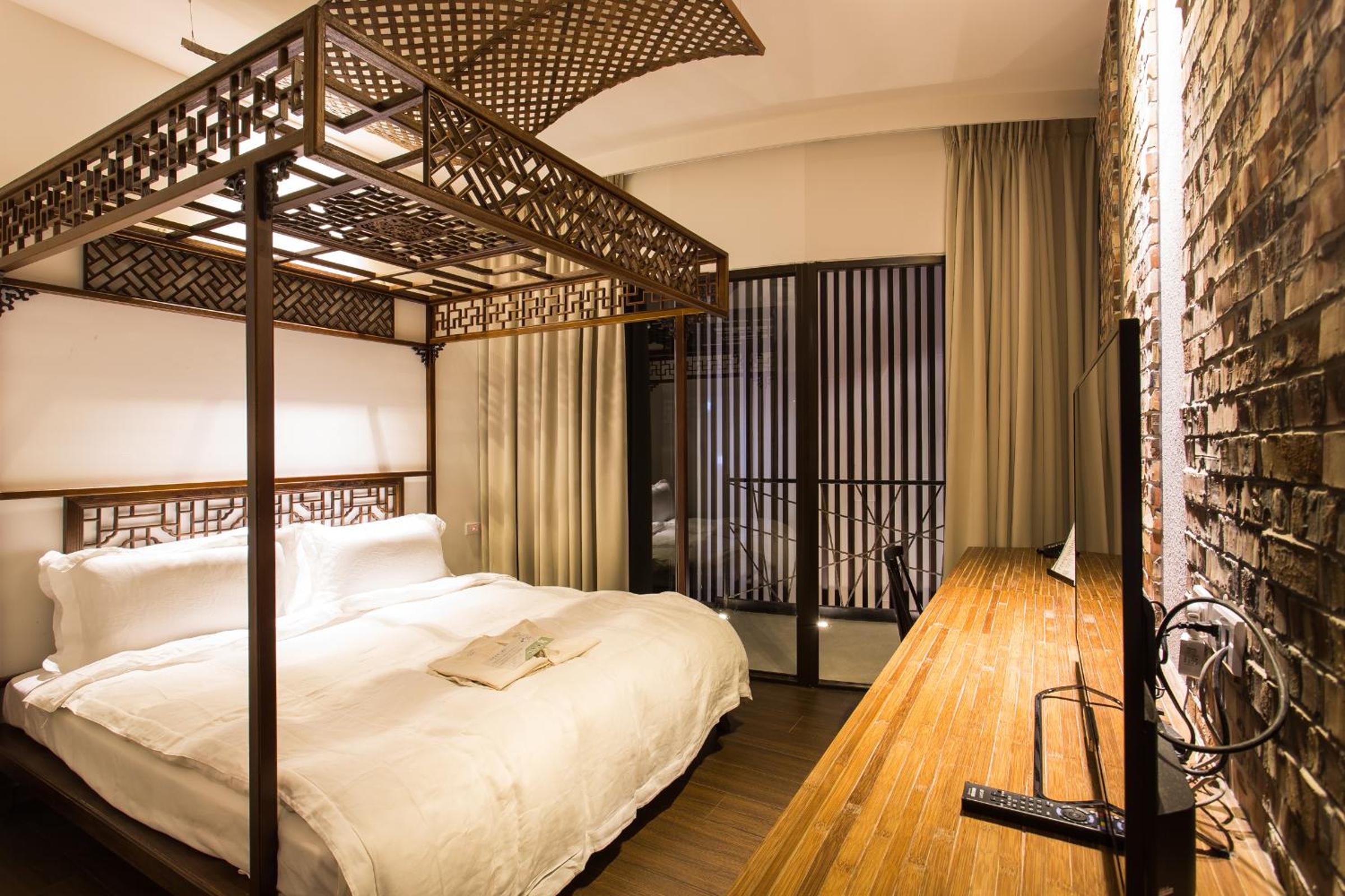 Patio Premium Double Room - No Window