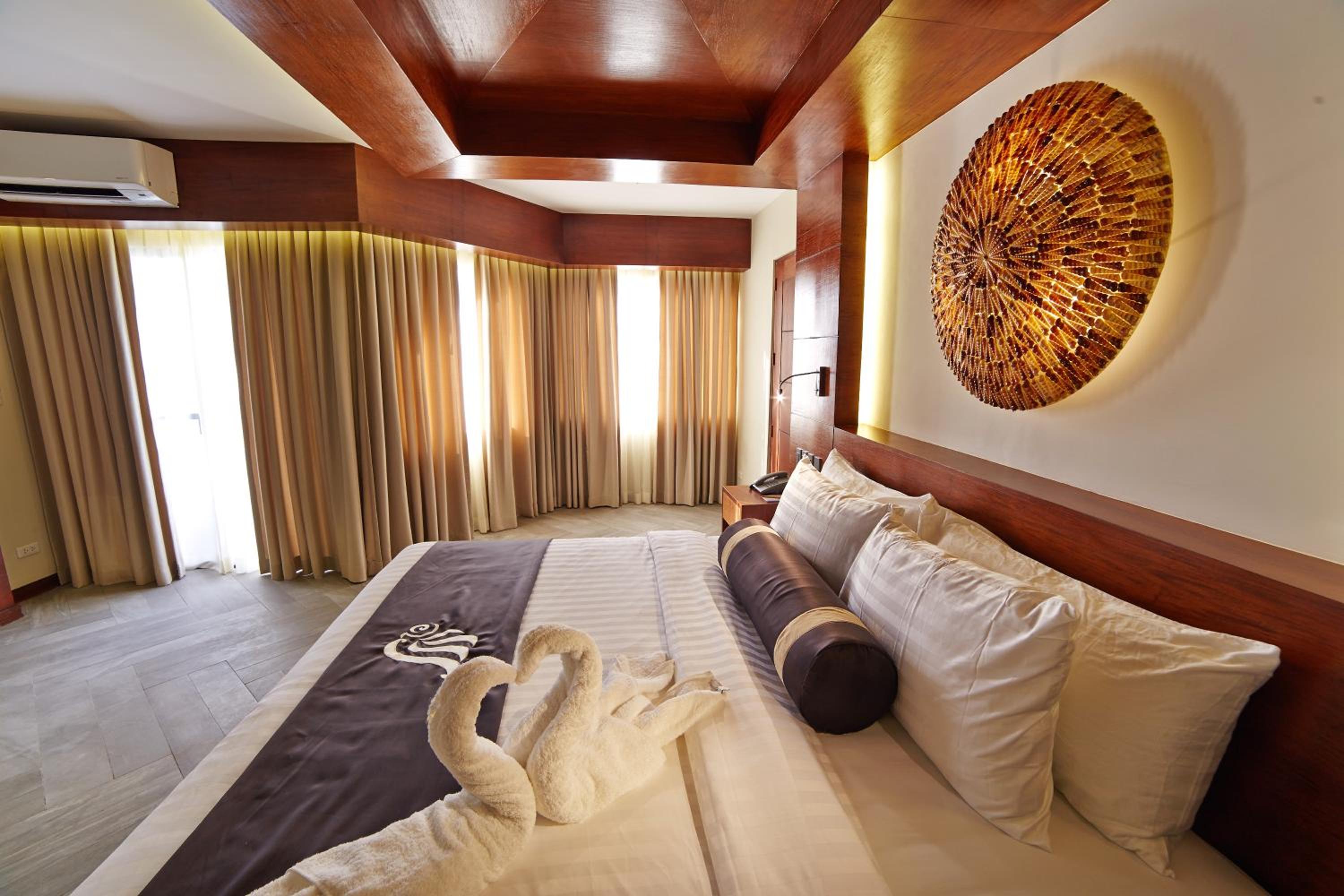 Suite with Balcony - Photo 3