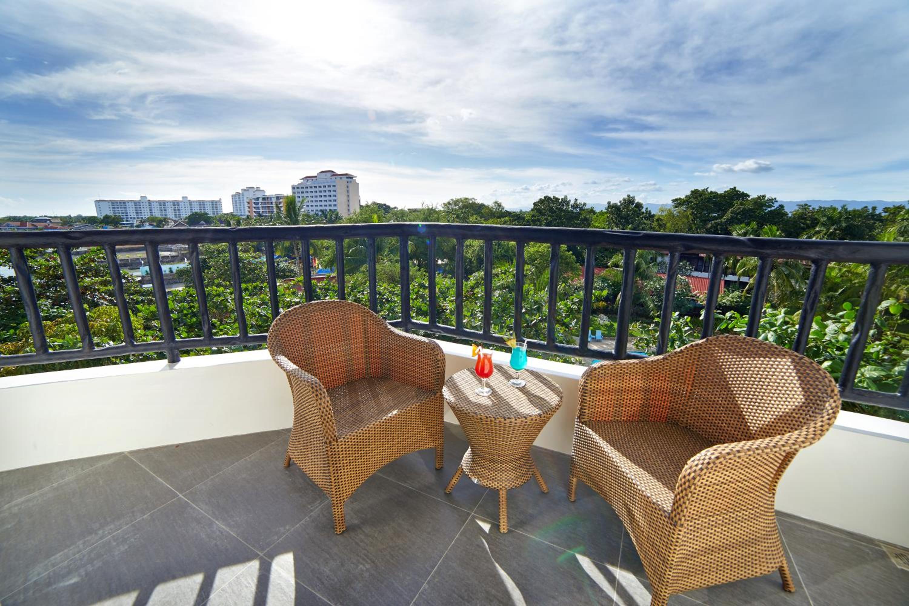 Suite with Balcony - Photo 5