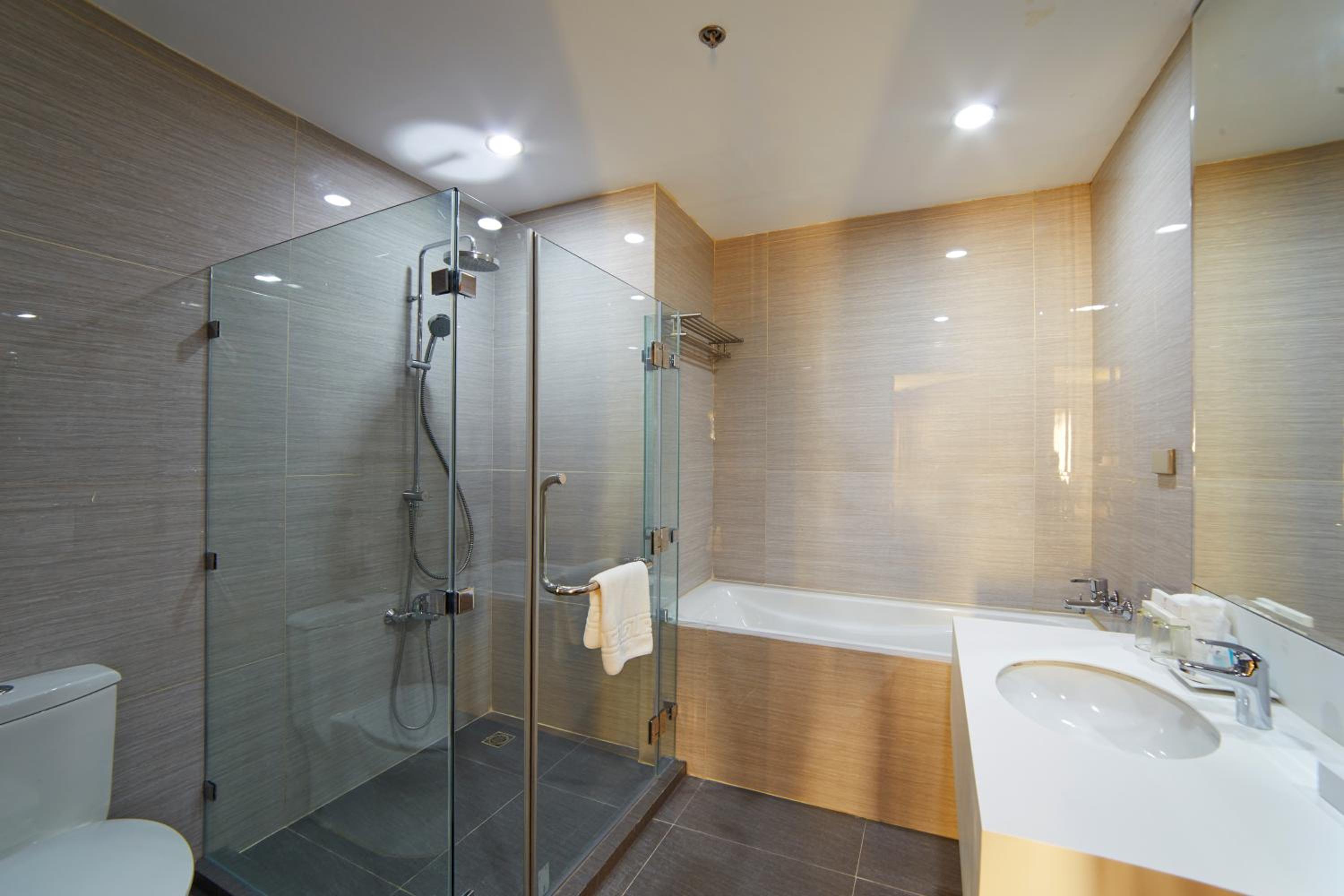 Suite with Balcony - Photo 2