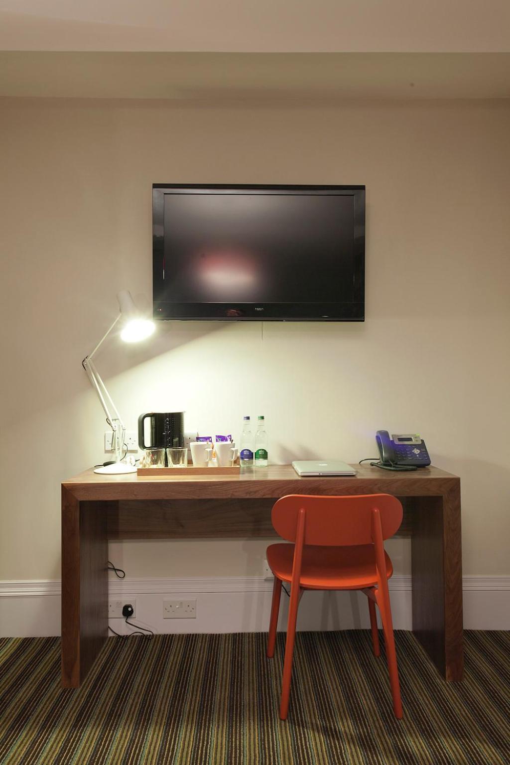 Family Room - Photo 3