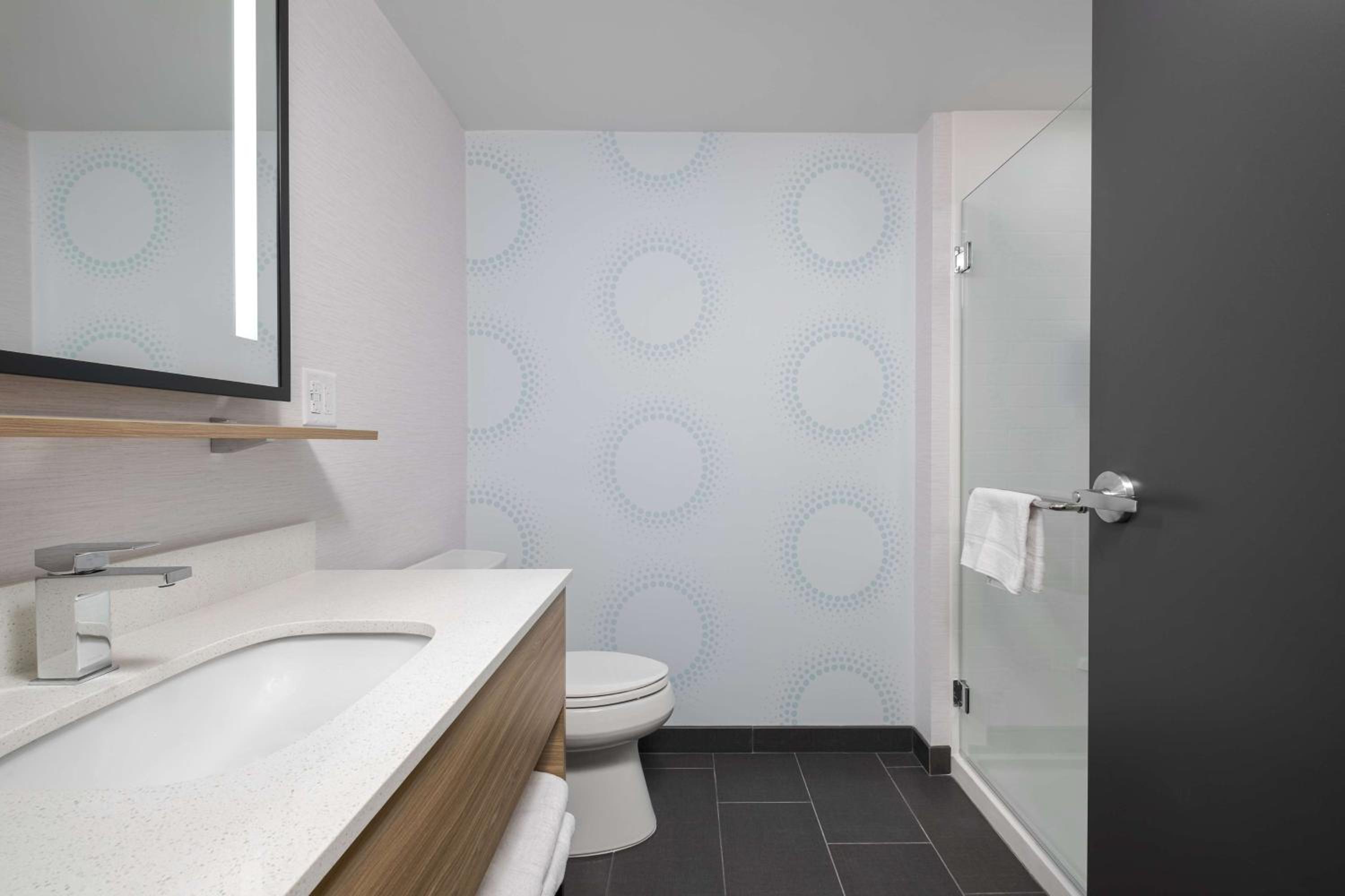 King Room - Hearing Access - Photo 1