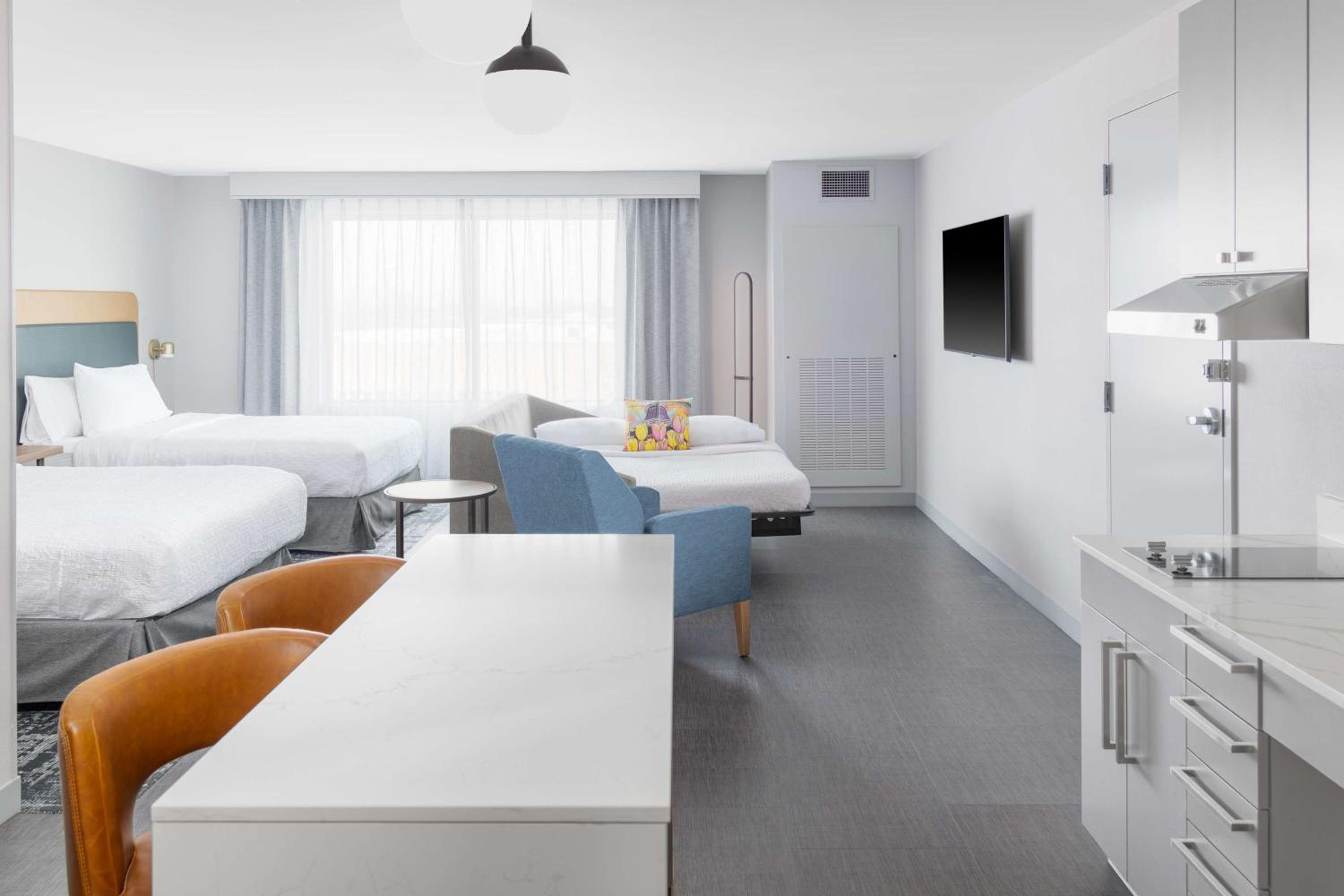 Studio Suite with Two Queen Bes and Bath Tub - Mobility Accessible