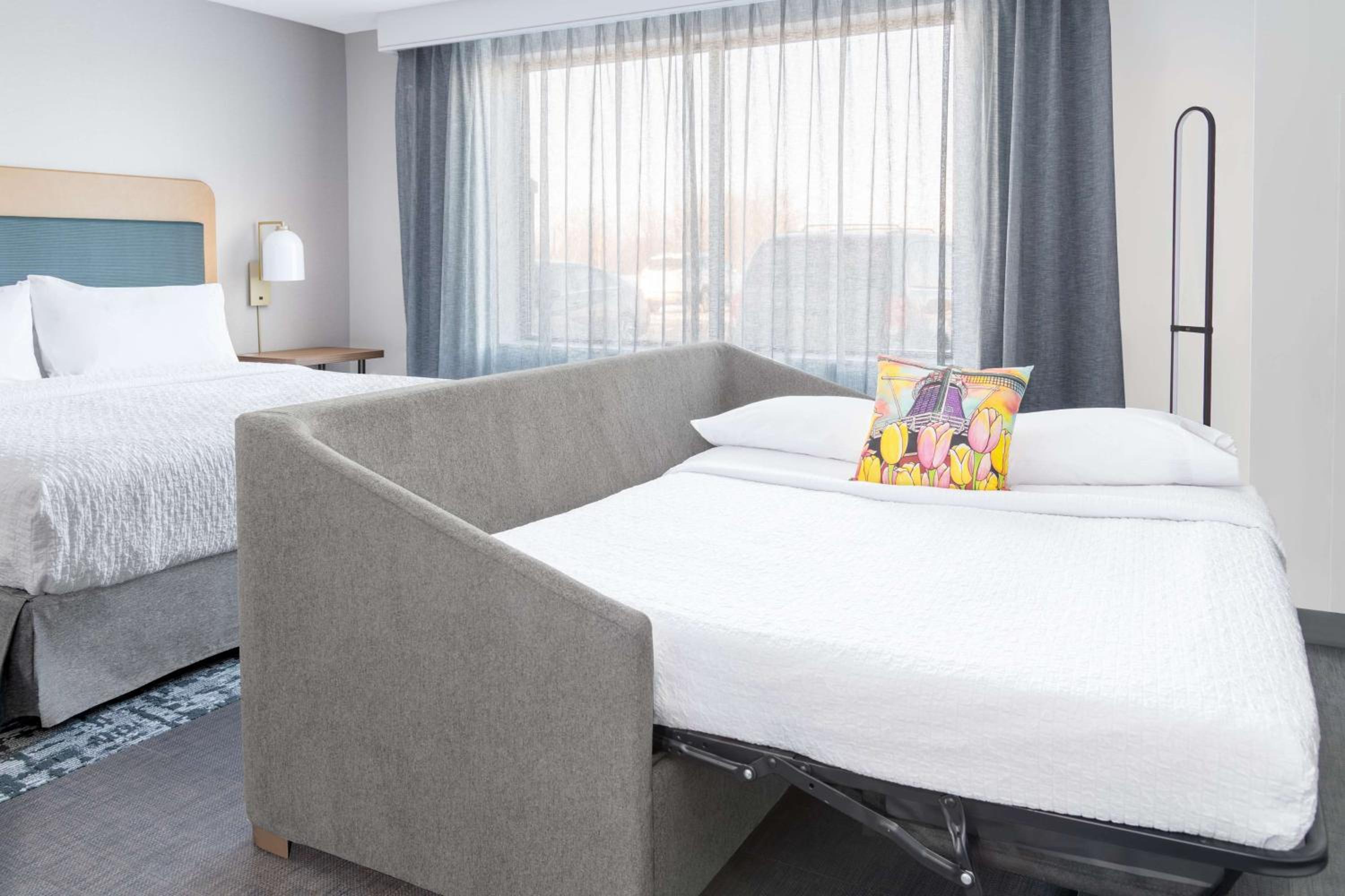 King Studio Suite with Roll-In Shower - Mobility Accessible photo 3