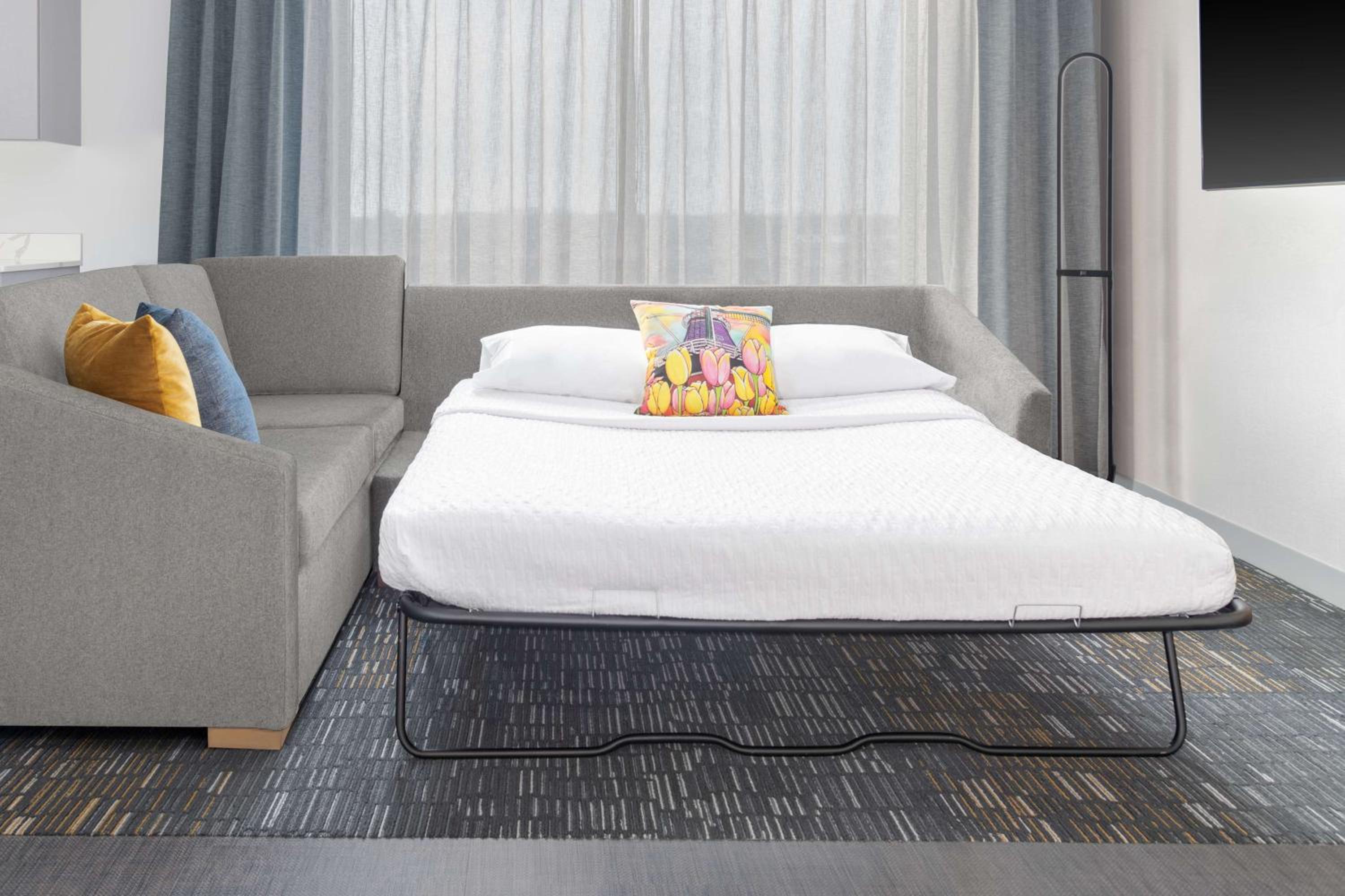 One-Bedroom King Suite - Hearing Accessible