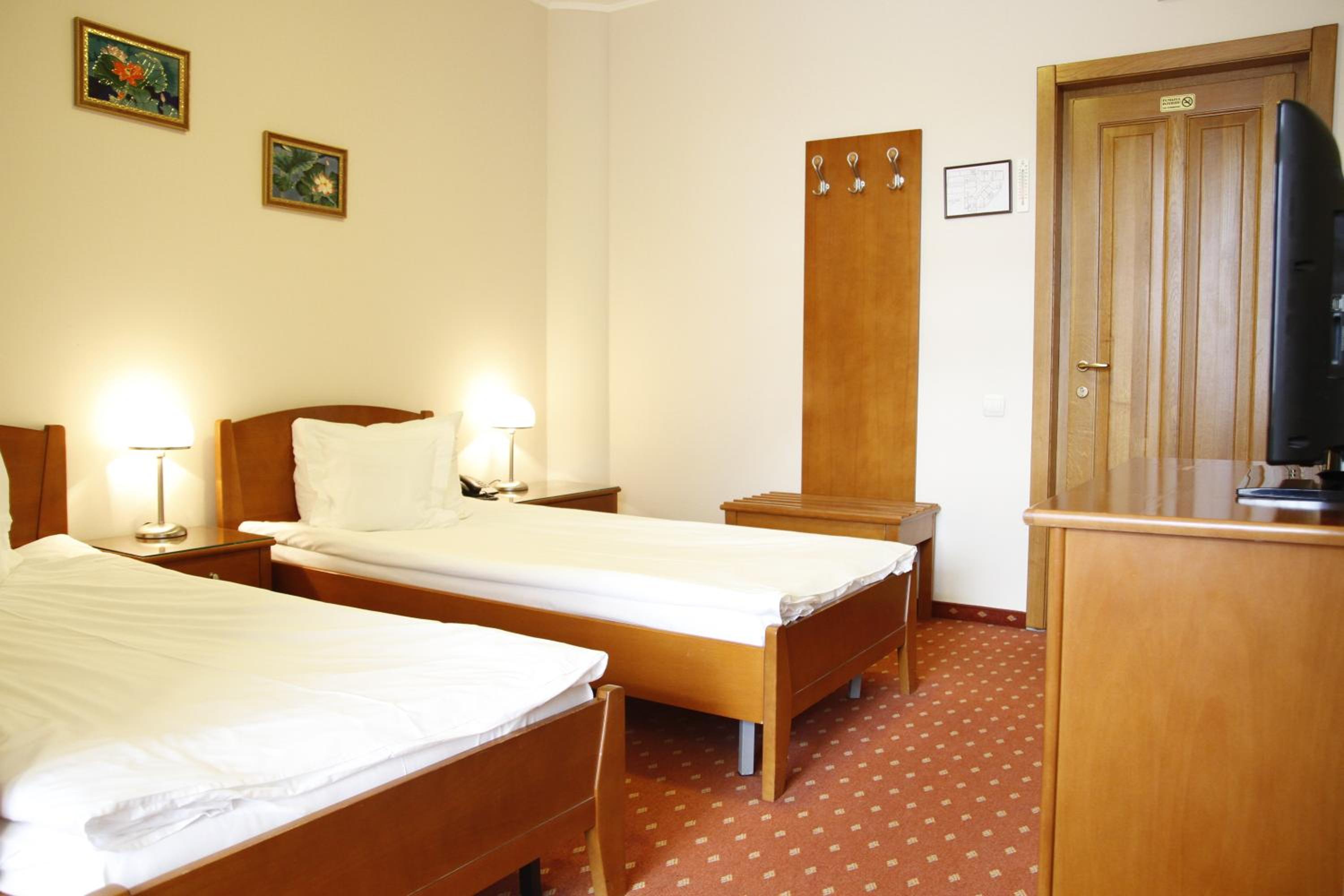 Double or Twin Room photo 3