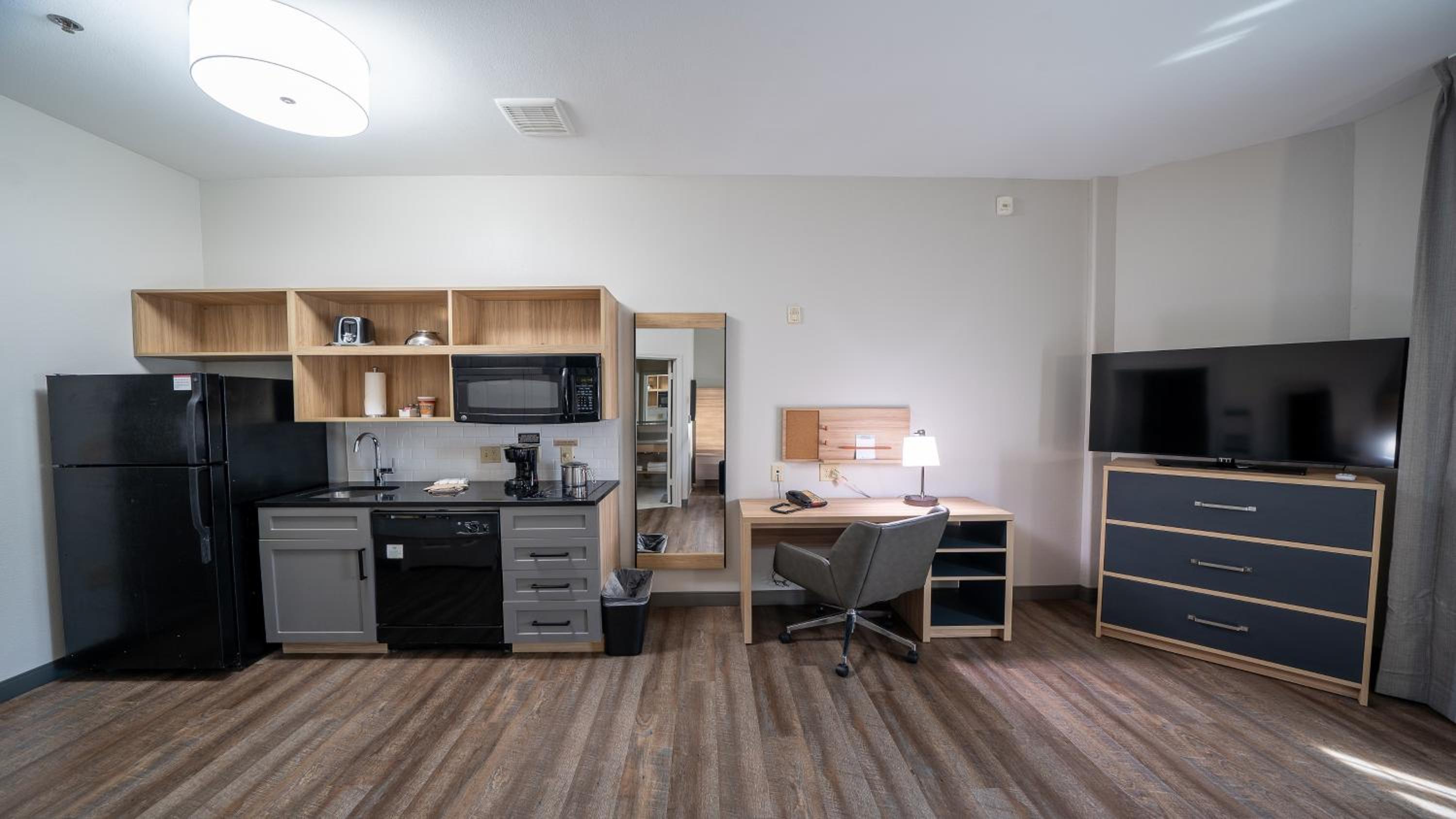 Studio Suite with Two Double Beds photo 3