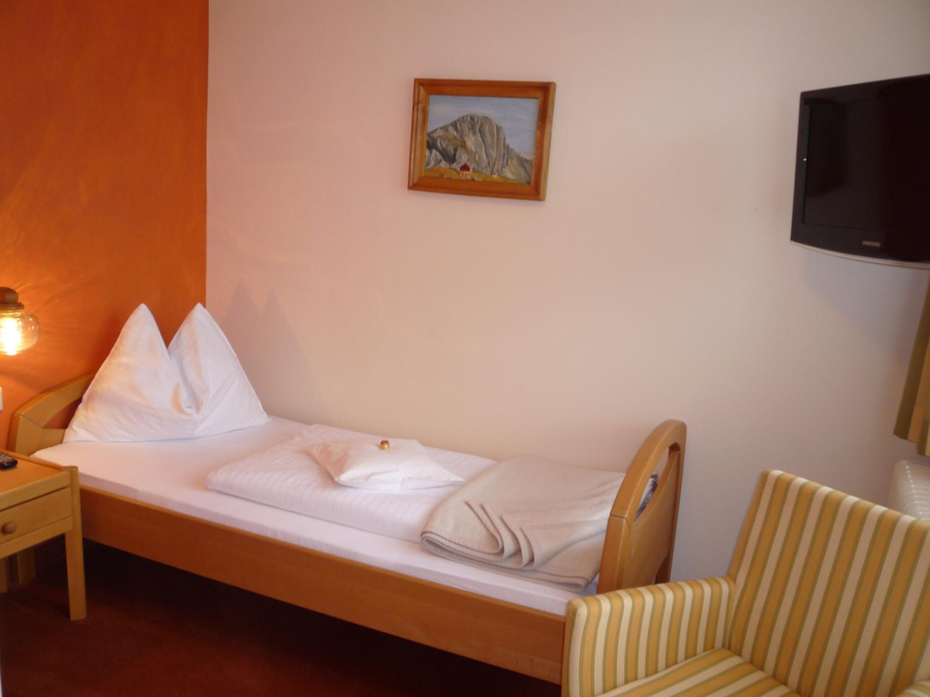 Budget Single Room photo 2