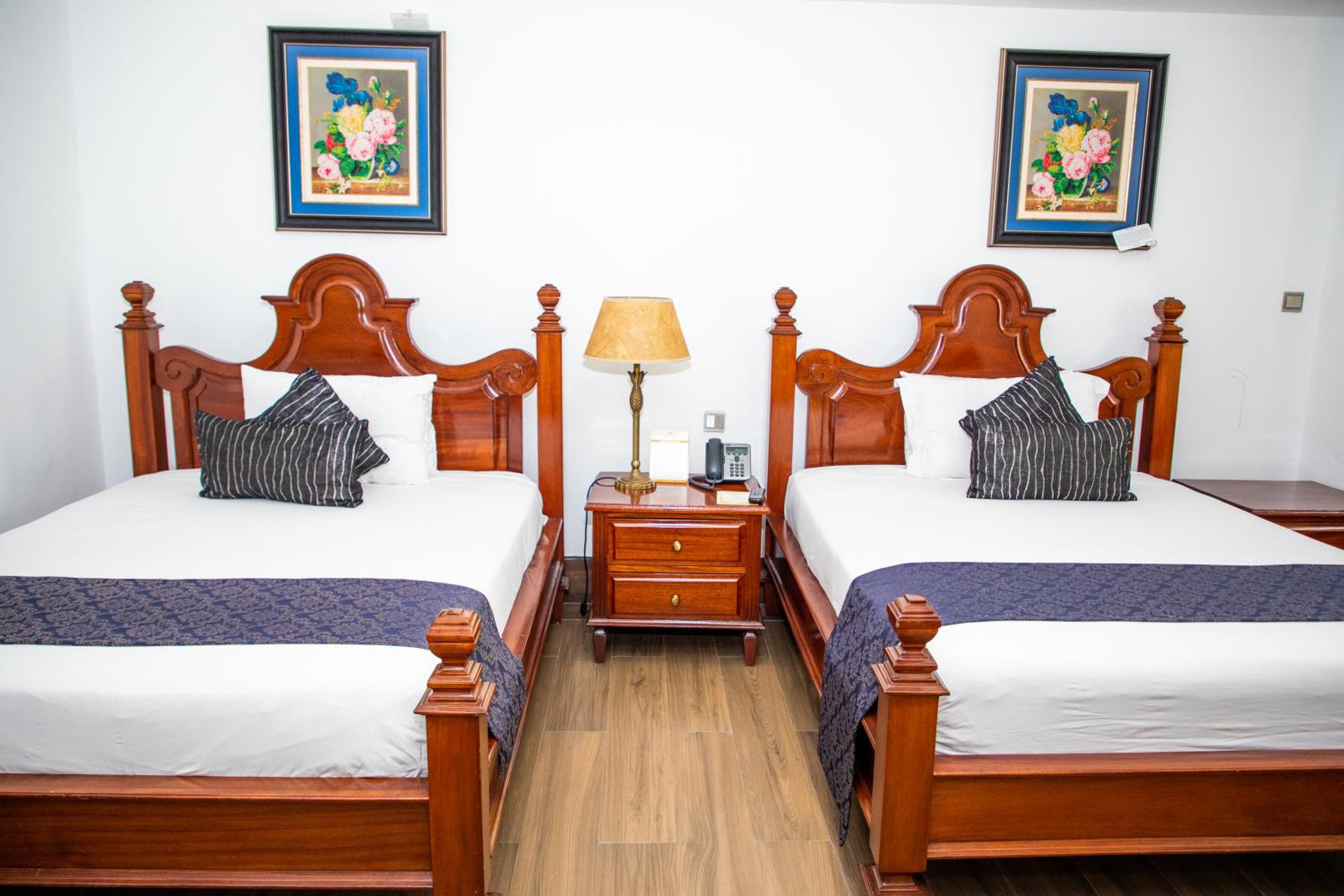 King Room with Two King Beds photo 1