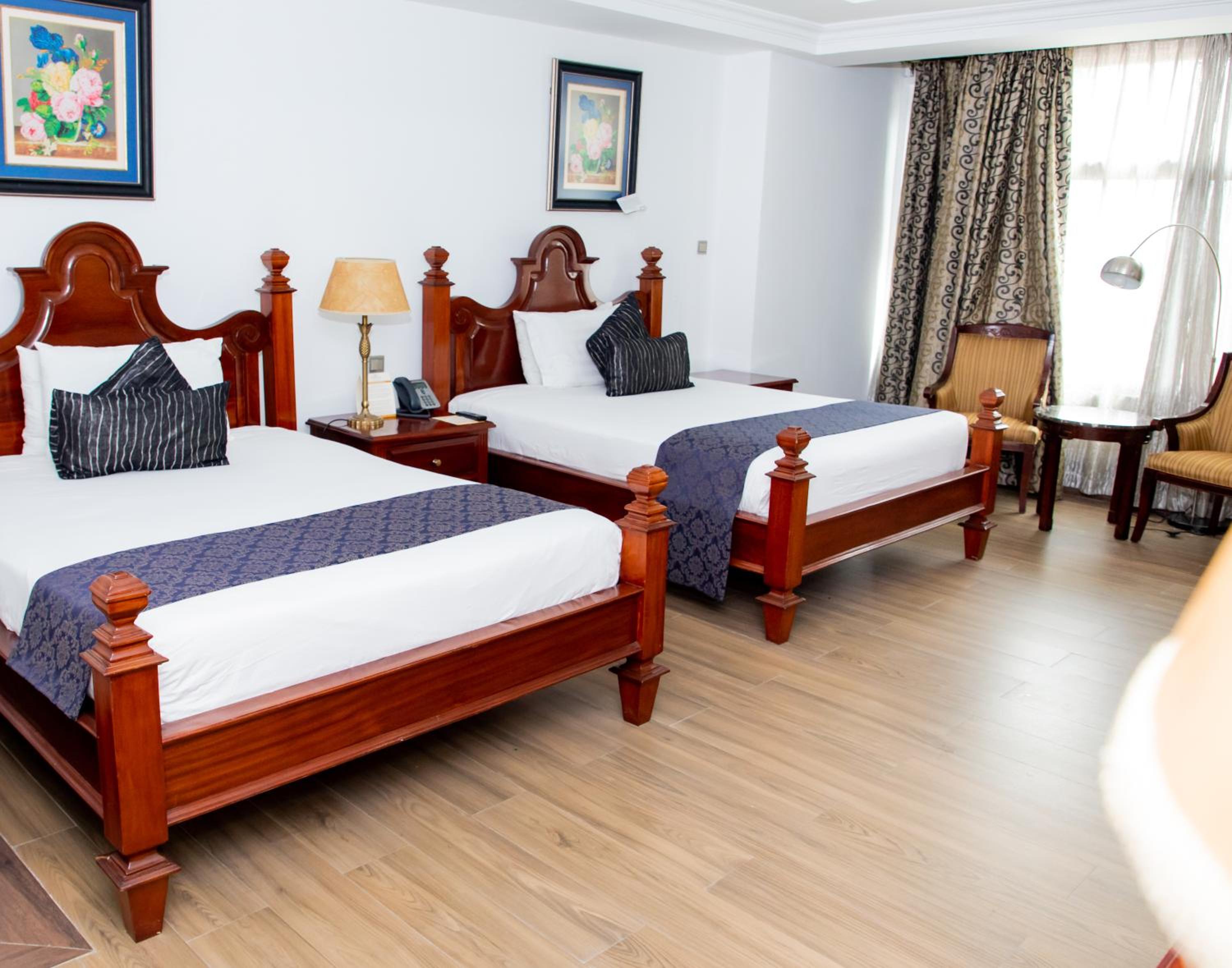 King Room with Two King Beds photo 3