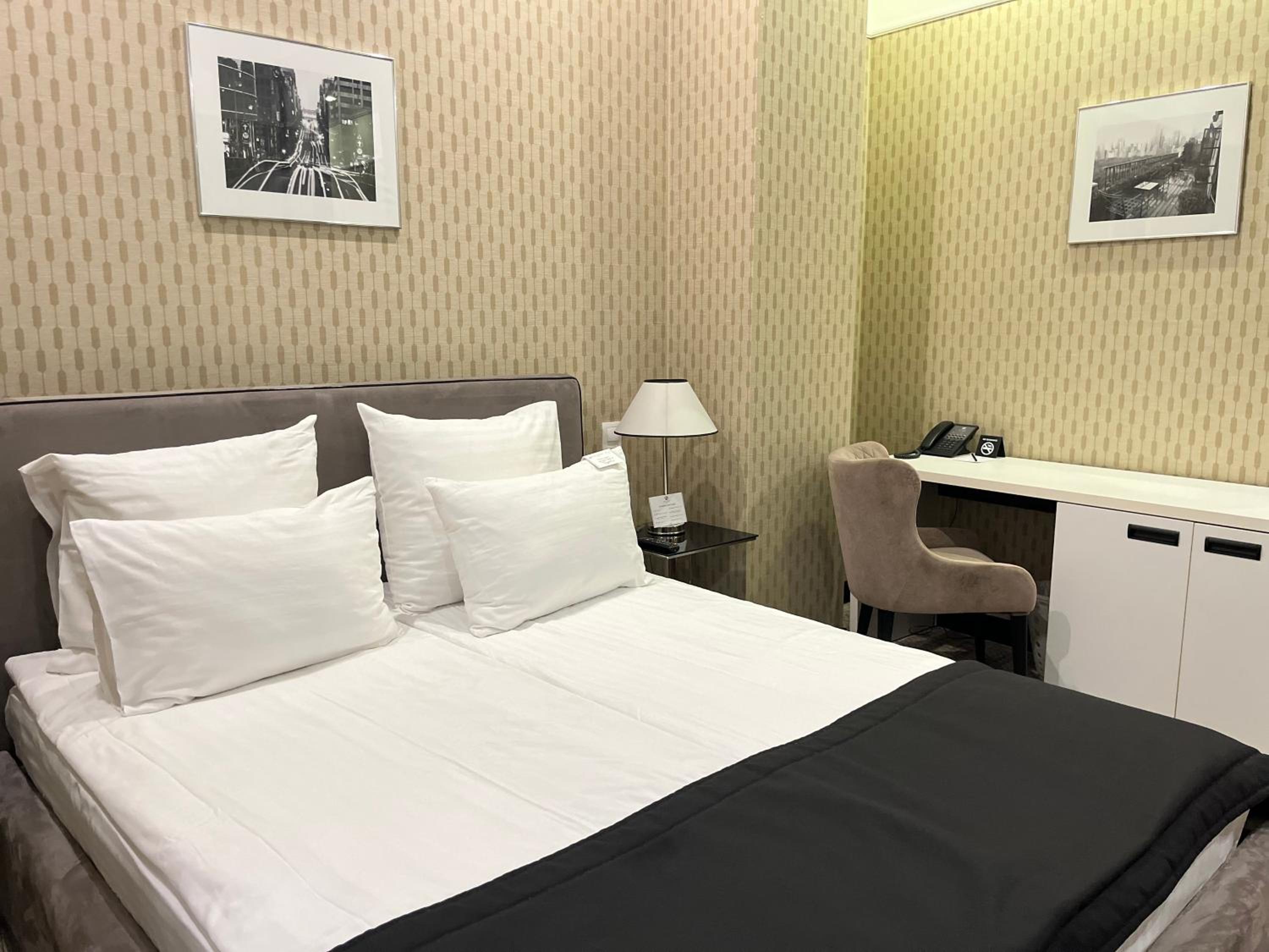 Double Room - Disability Access photo 1