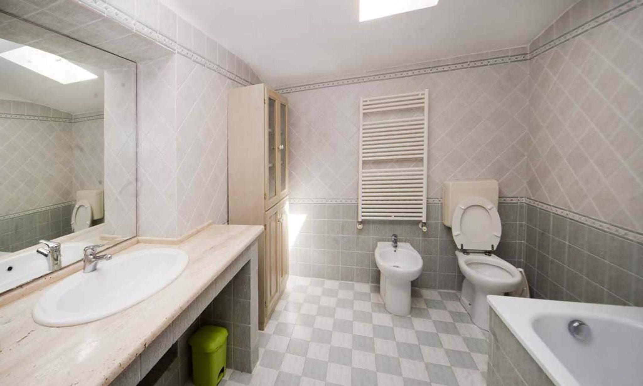 Three-Bedroom Deluxe Apartment photo 2