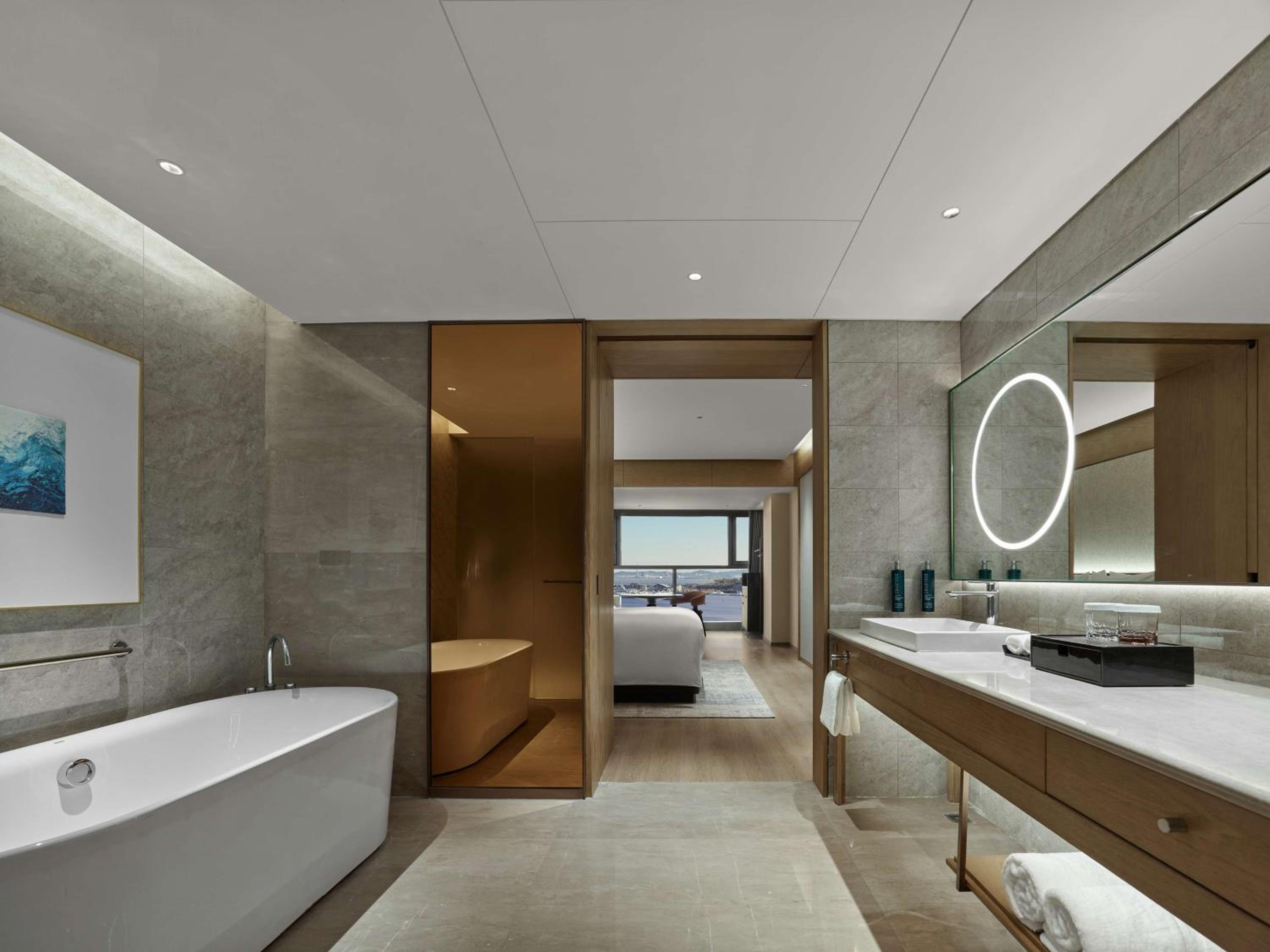 Deluxe King Room With Sea View photo 3