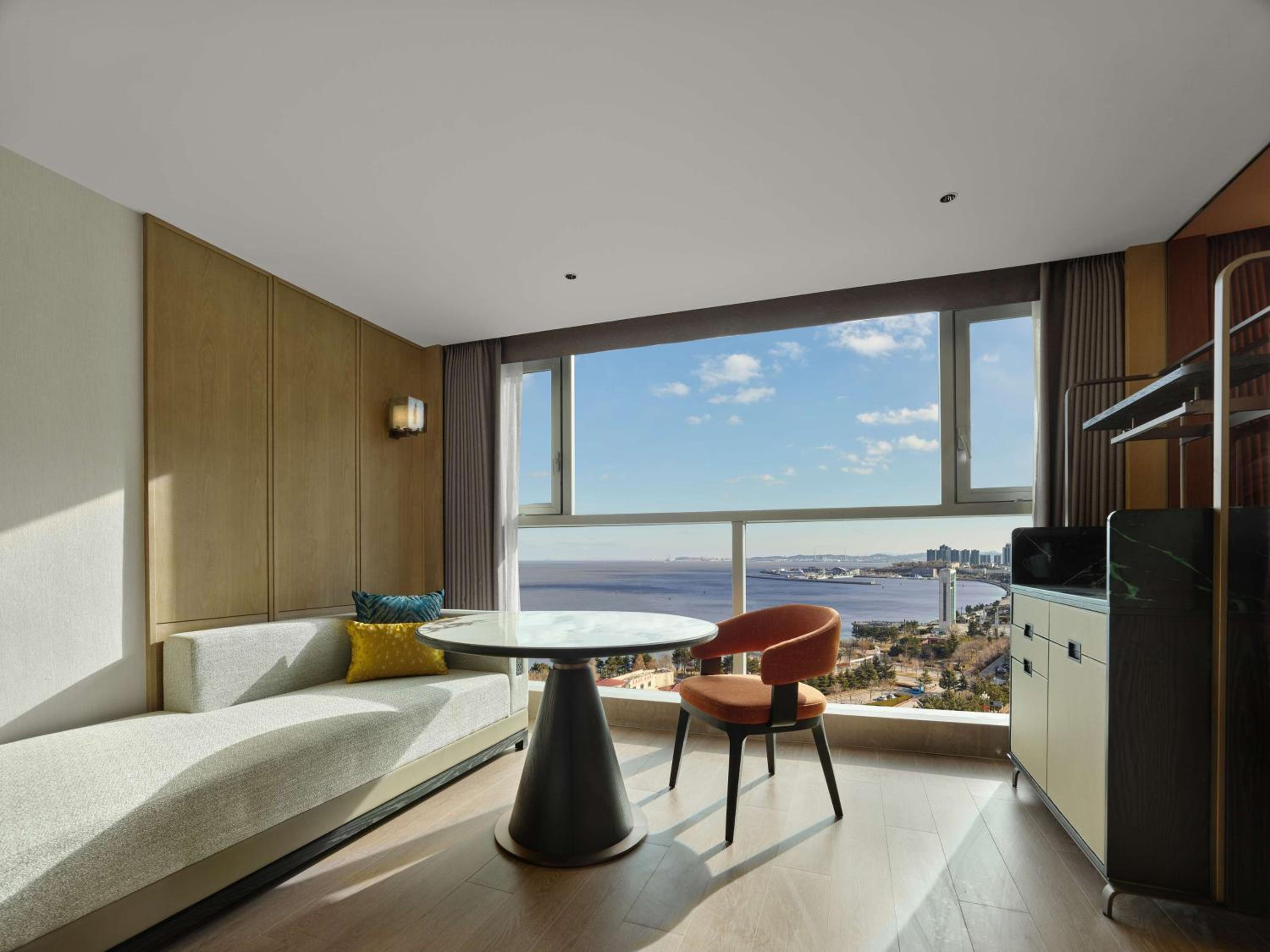 Deluxe King Room With Sea View photo 2
