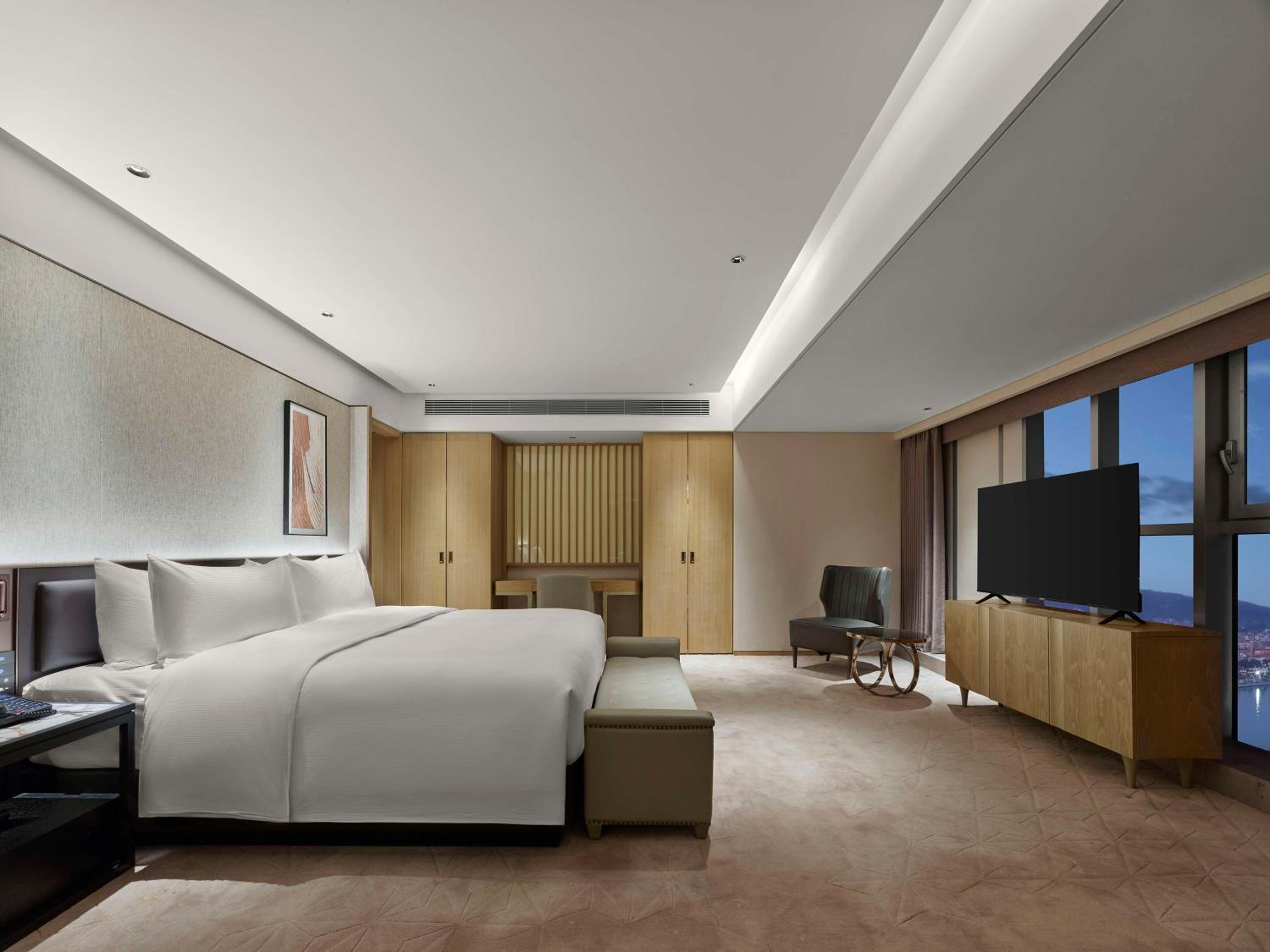Deluxe King Suite With Sea View