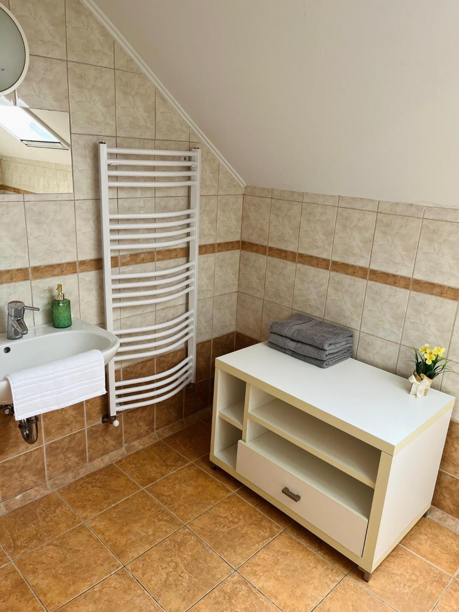 Family Room with Private Bathroom photo 2