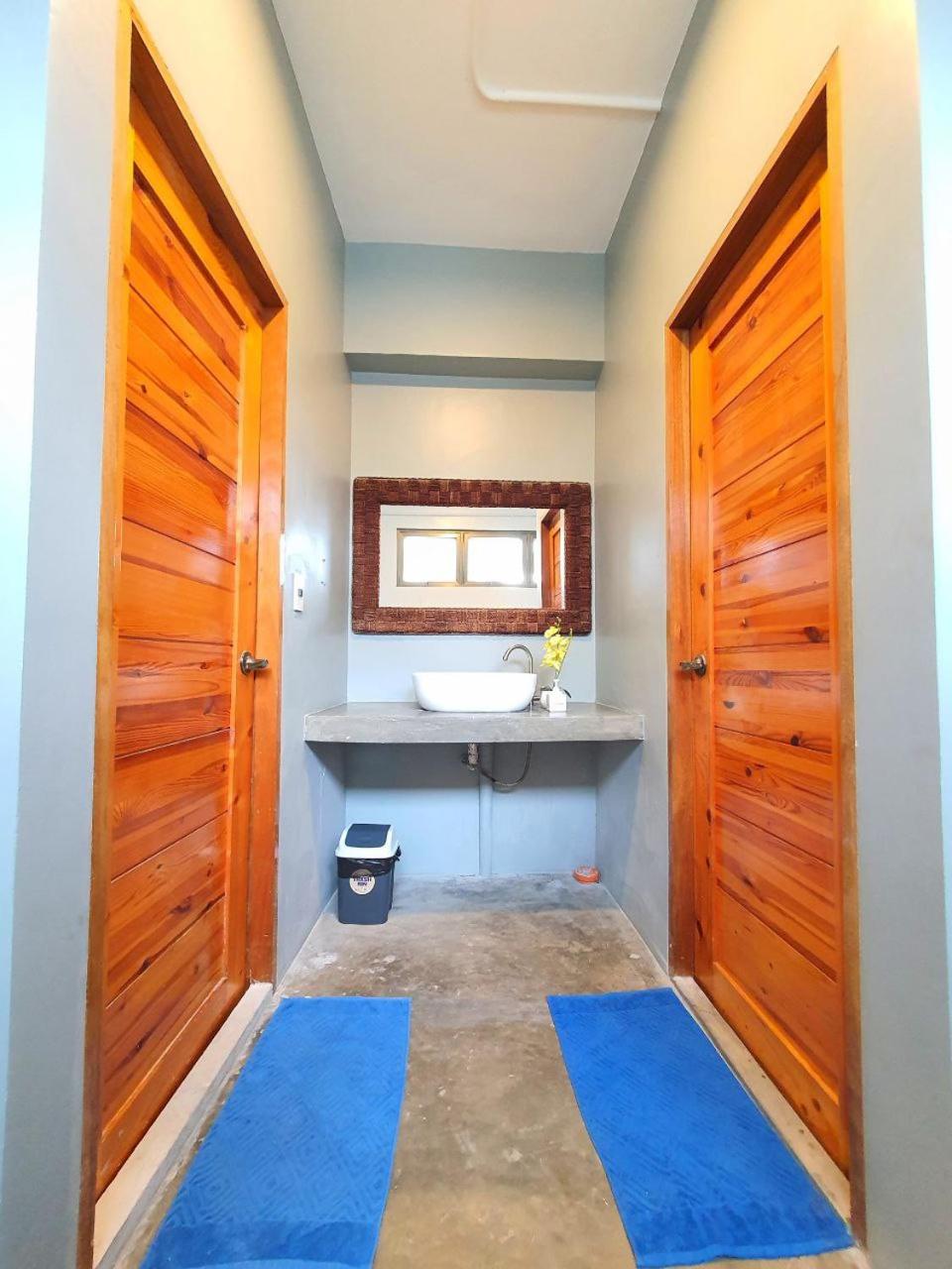 Twin Room with Private Bathroom - Photo 6