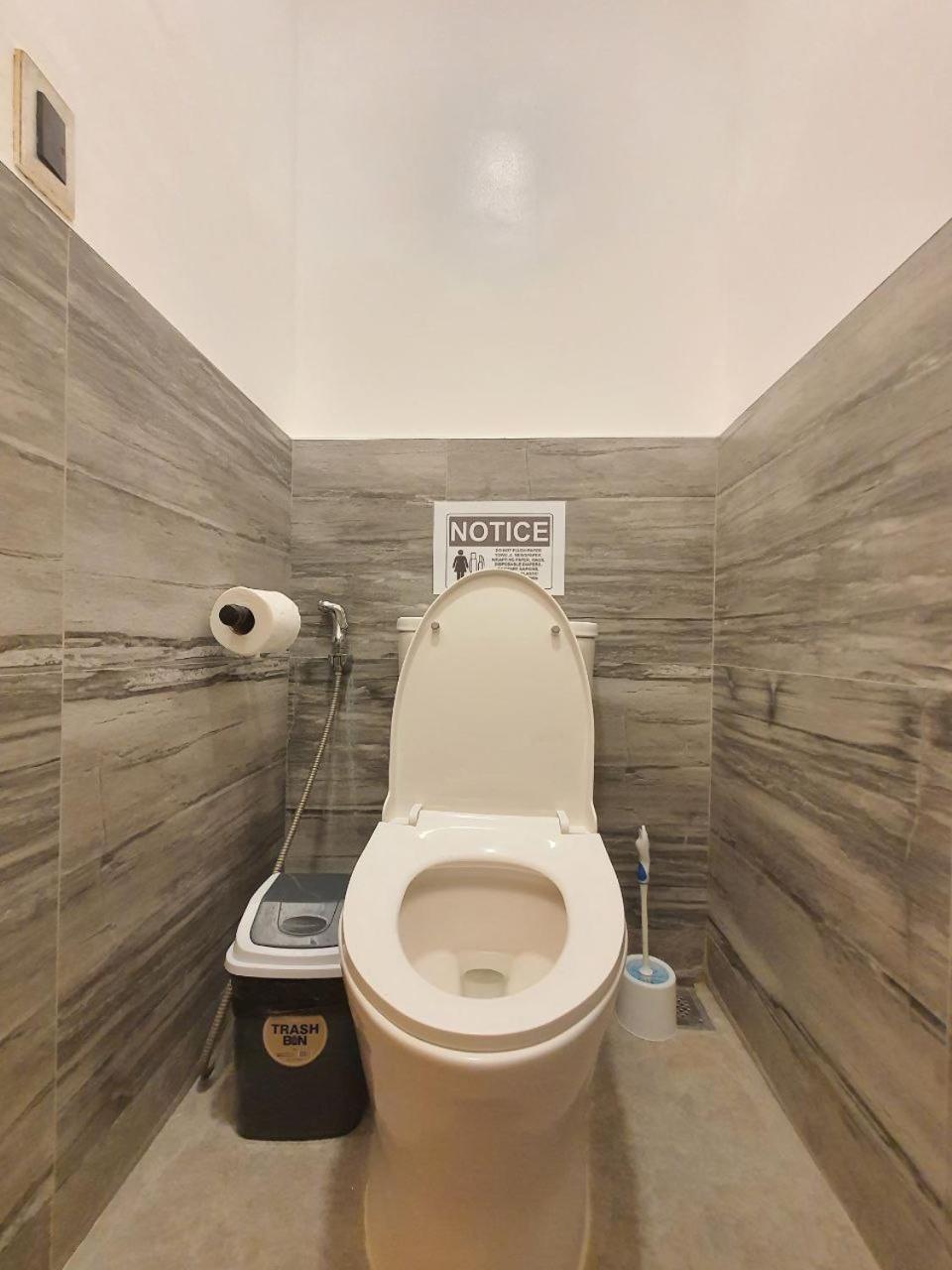 Twin Room with Private Bathroom - Photo 7
