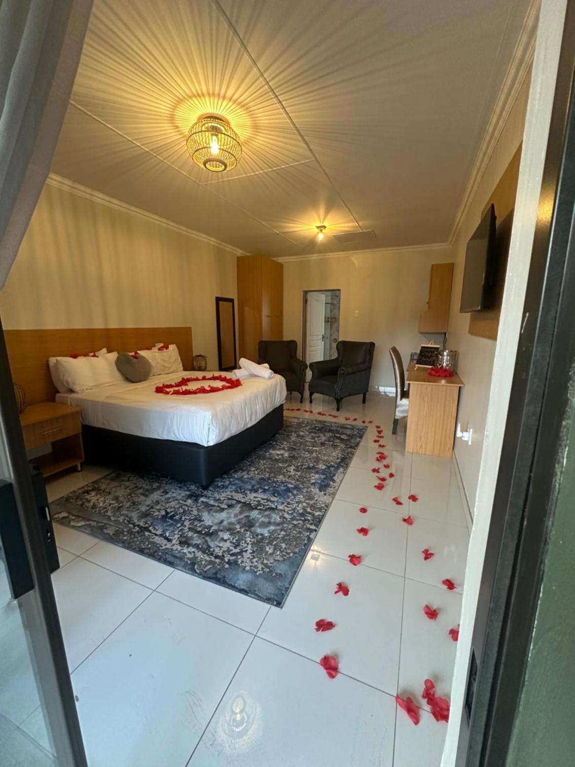 Deluxe King Suite