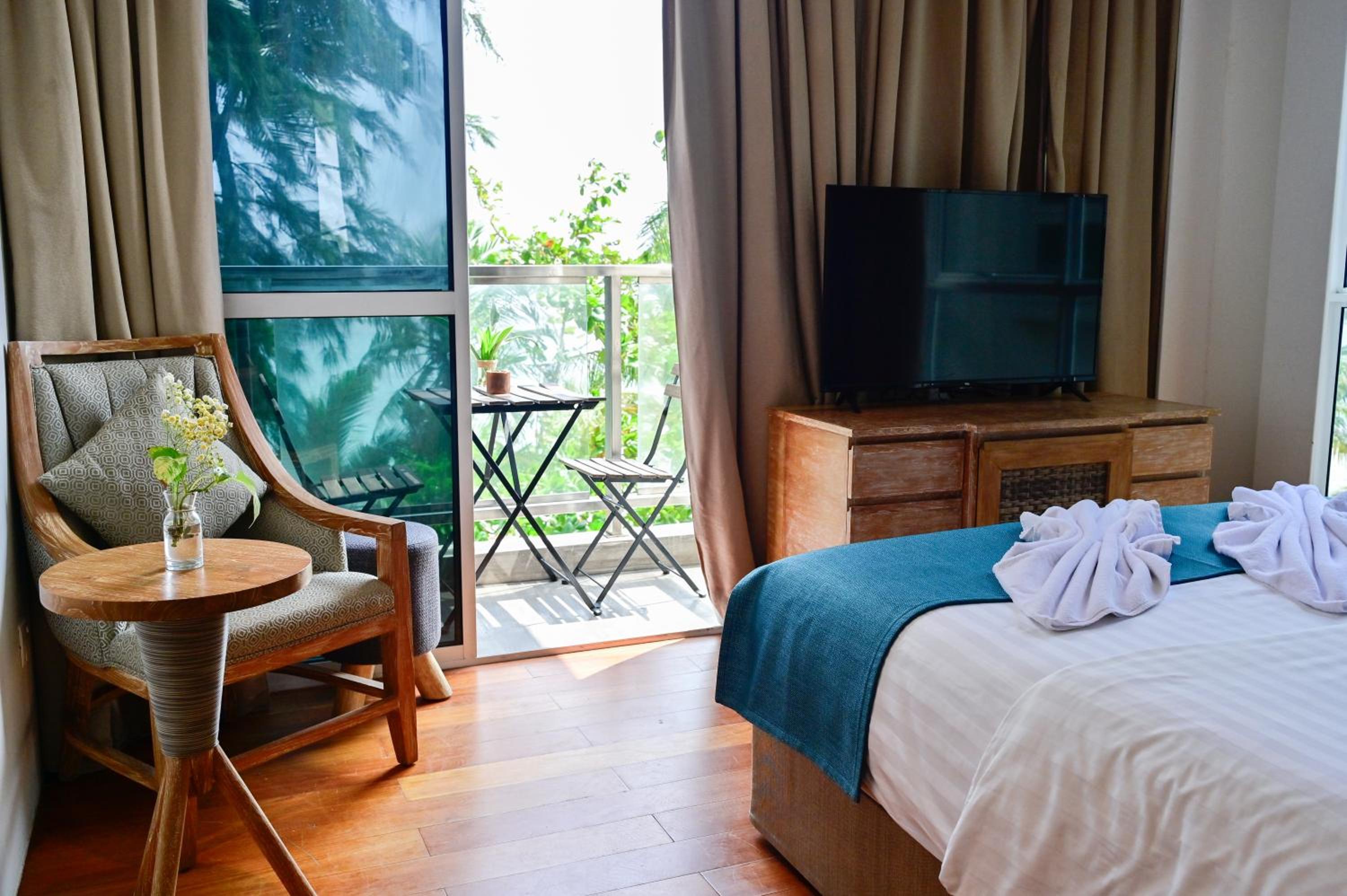 Deluxe Double Room with Sea View - Photo 7