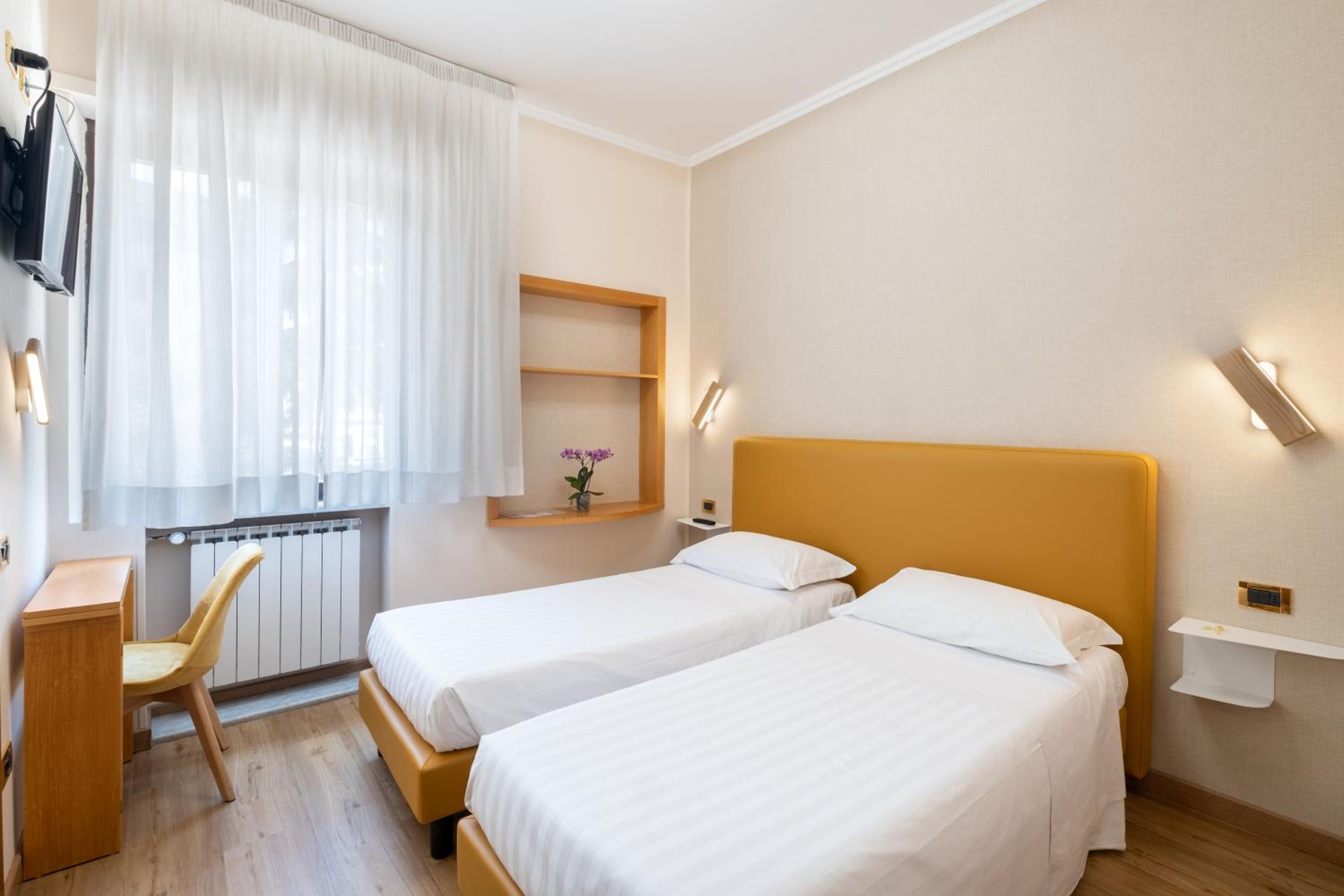 Double or Twin Room - Photo 6