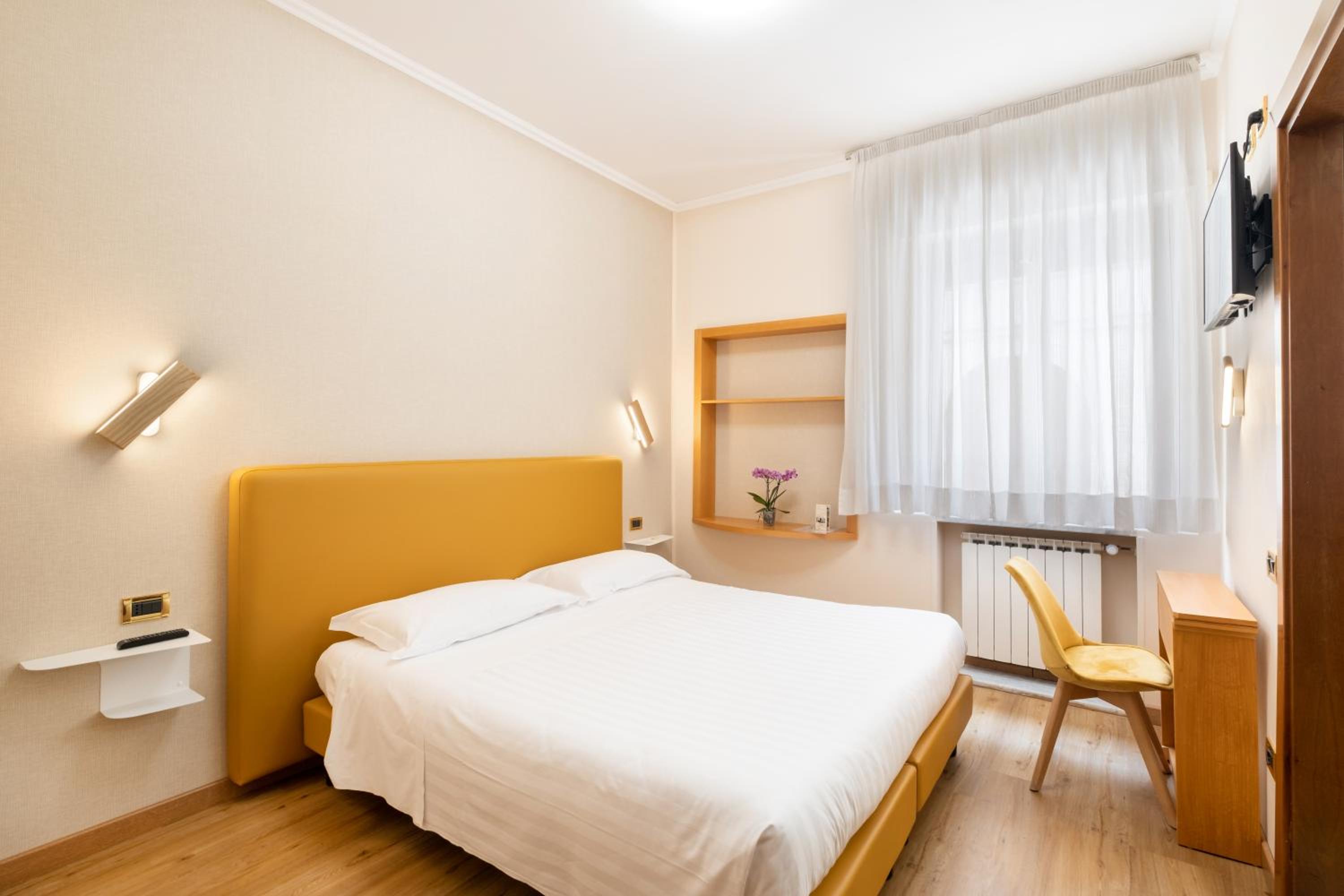Double or Twin Room - Photo 10
